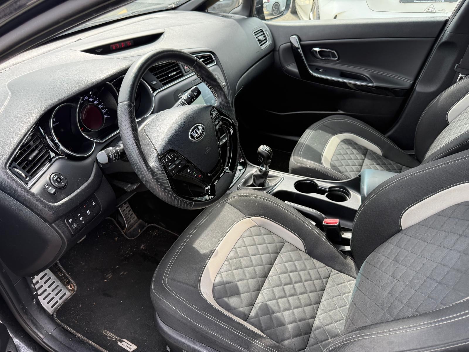 KIA Cee'd 1.0 T-GDi GT Line-image-8