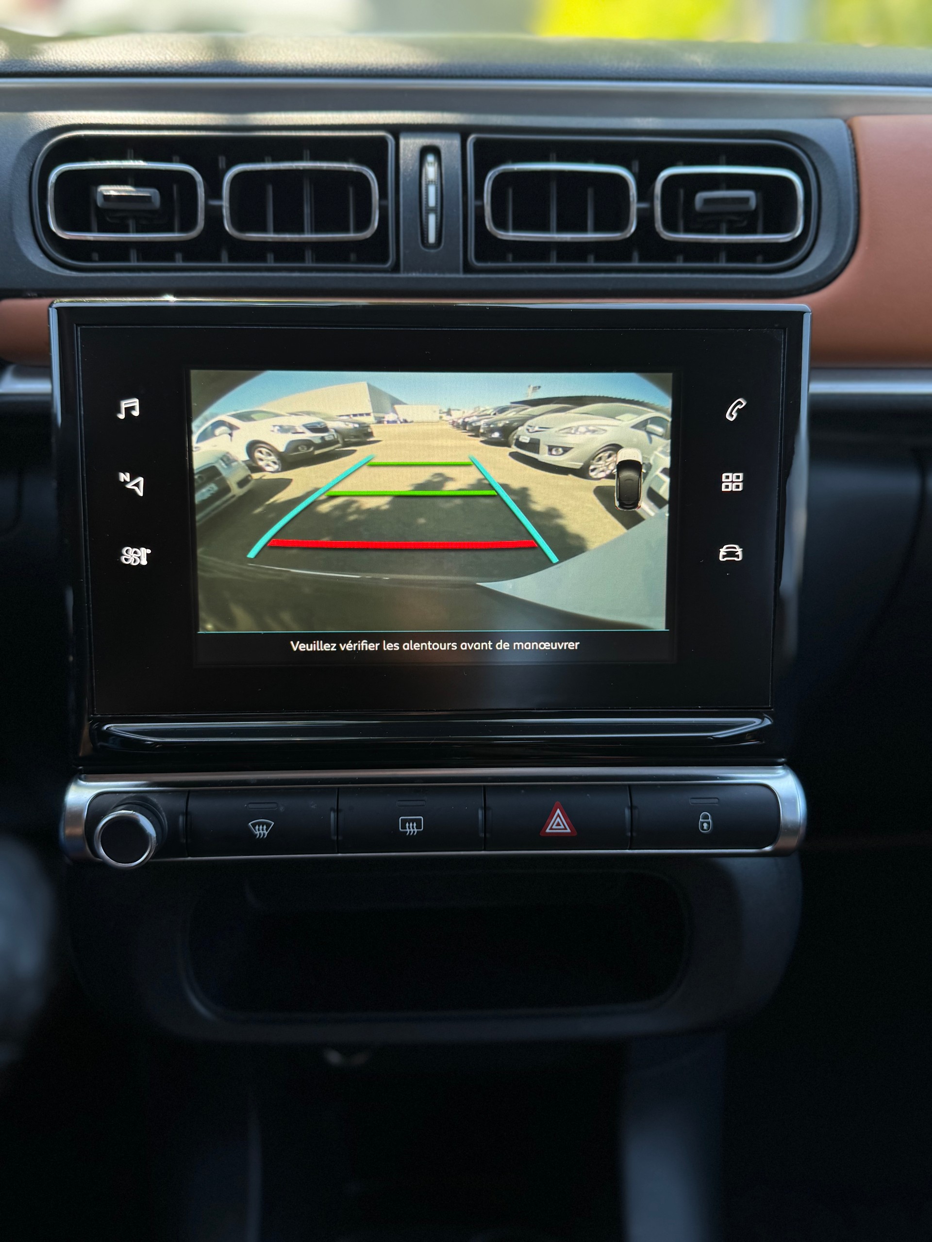 CITROEN C3 1.2i PureTech Feel-image-16