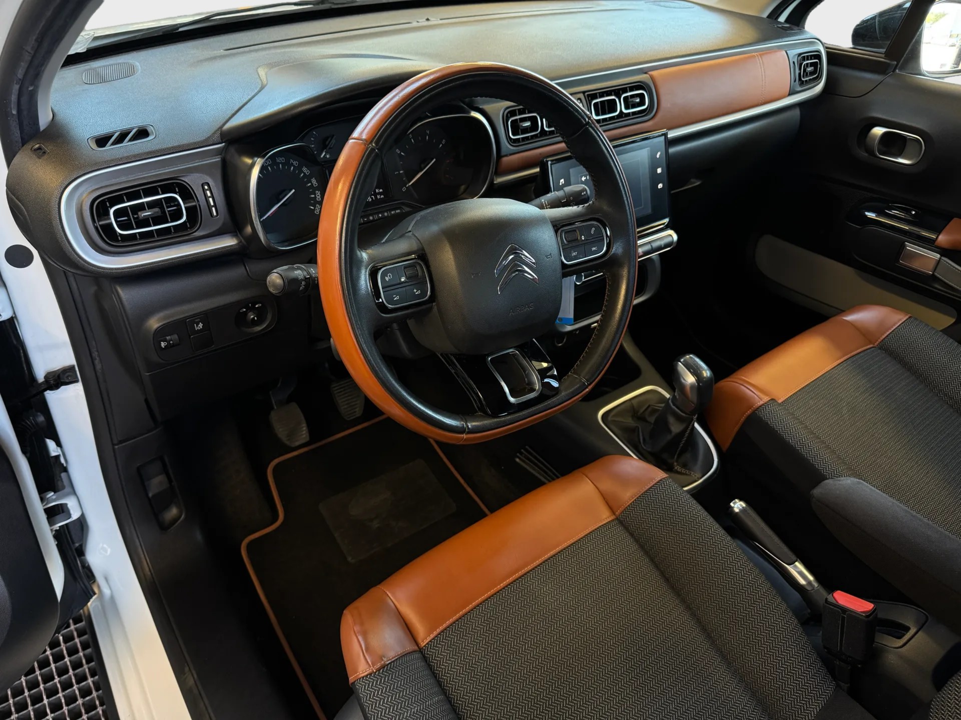 CITROEN C3 1.2i PureTech Feel-image-8