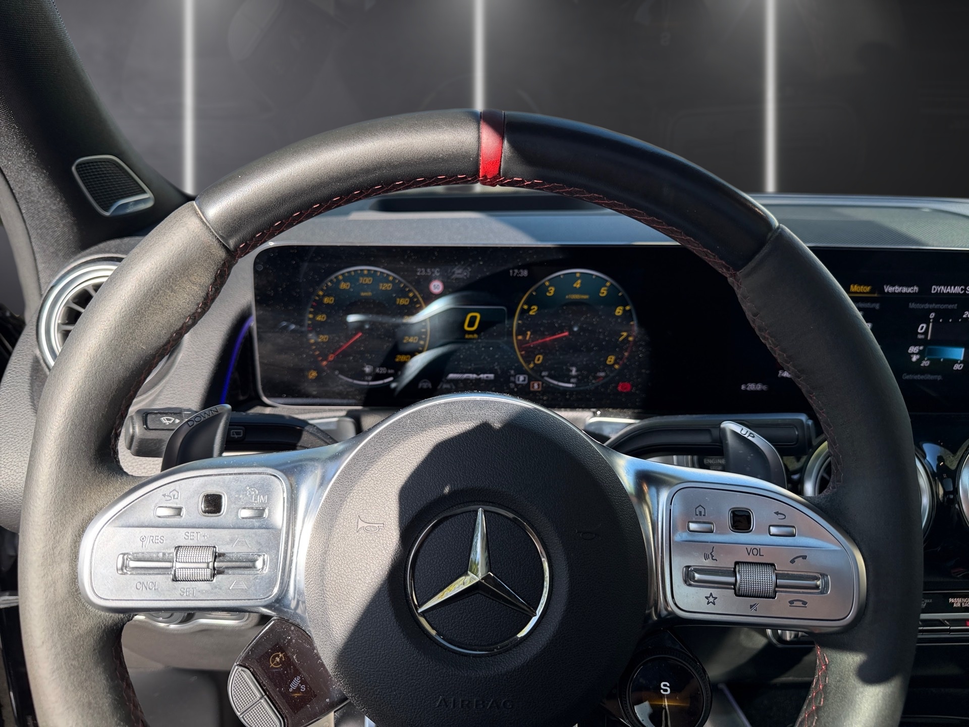 MERCEDES-BENZ GLB 35 AMG 4Matic 8G-Tronic-image-8