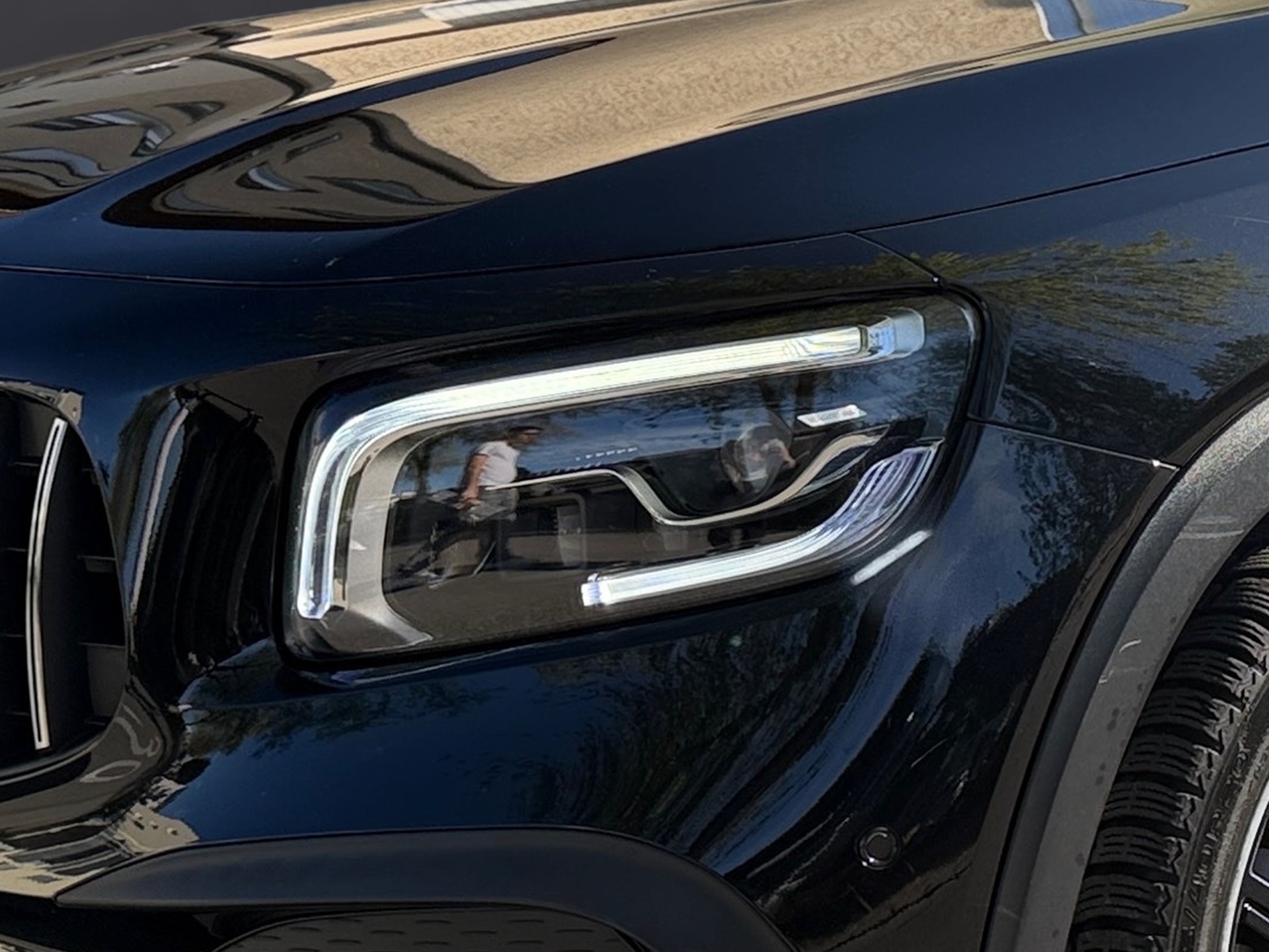 MERCEDES-BENZ GLB 35 AMG 4Matic 8G-Tronic-image-4