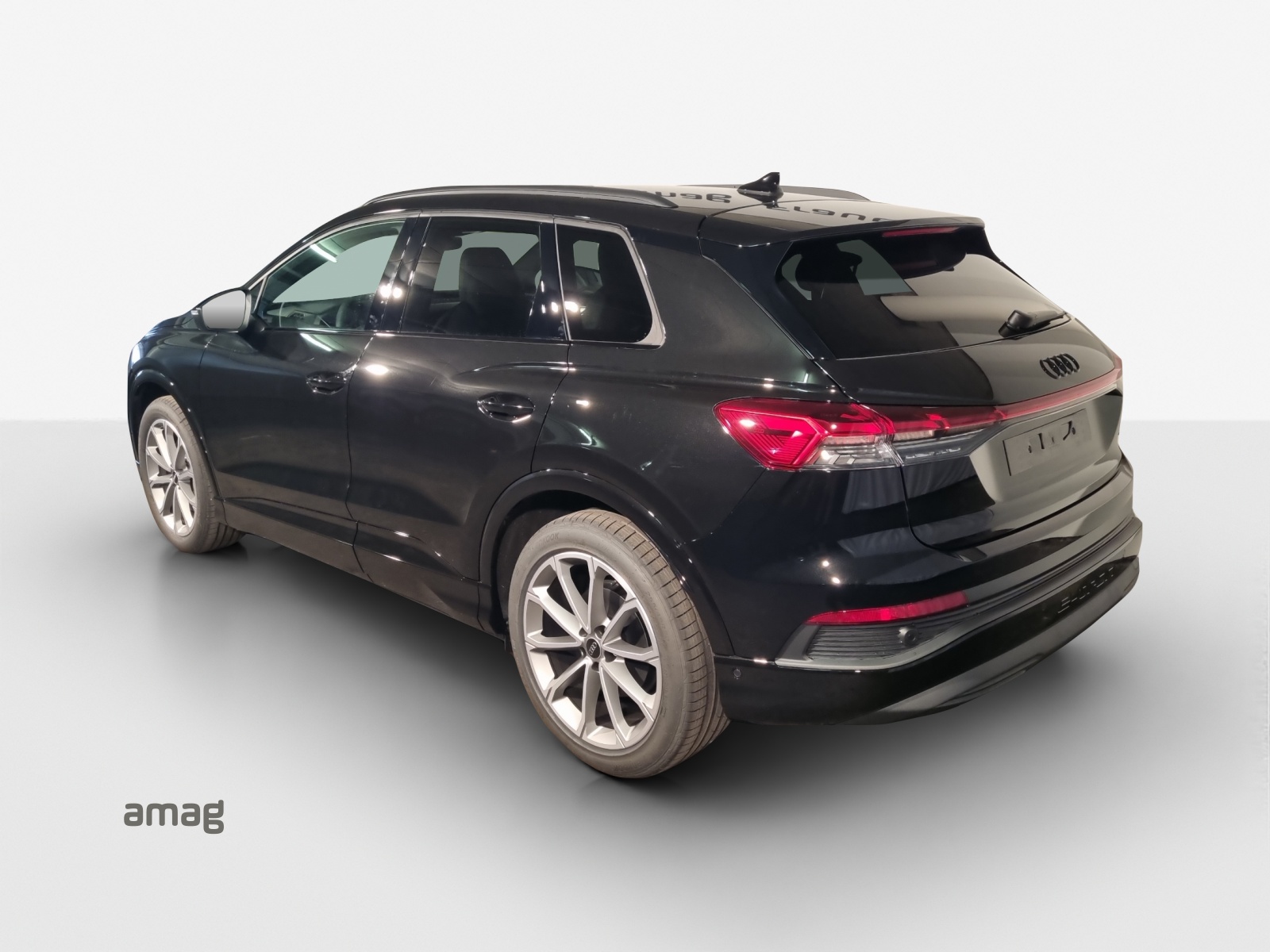 AUDI Q4 e-tron 45 Edition Swiss Ski quattro-showroom-element-2