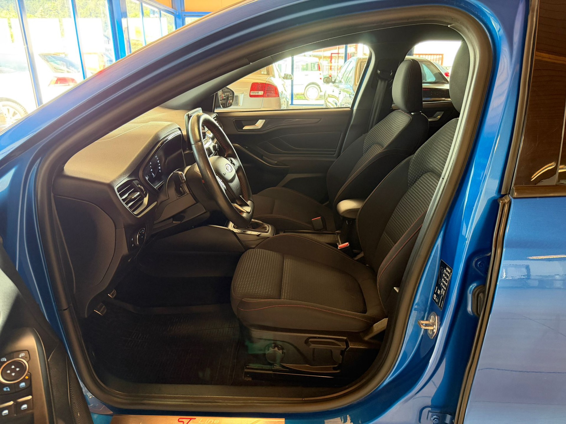 FORD Focus 1.5 SCTi ST Line-image-14