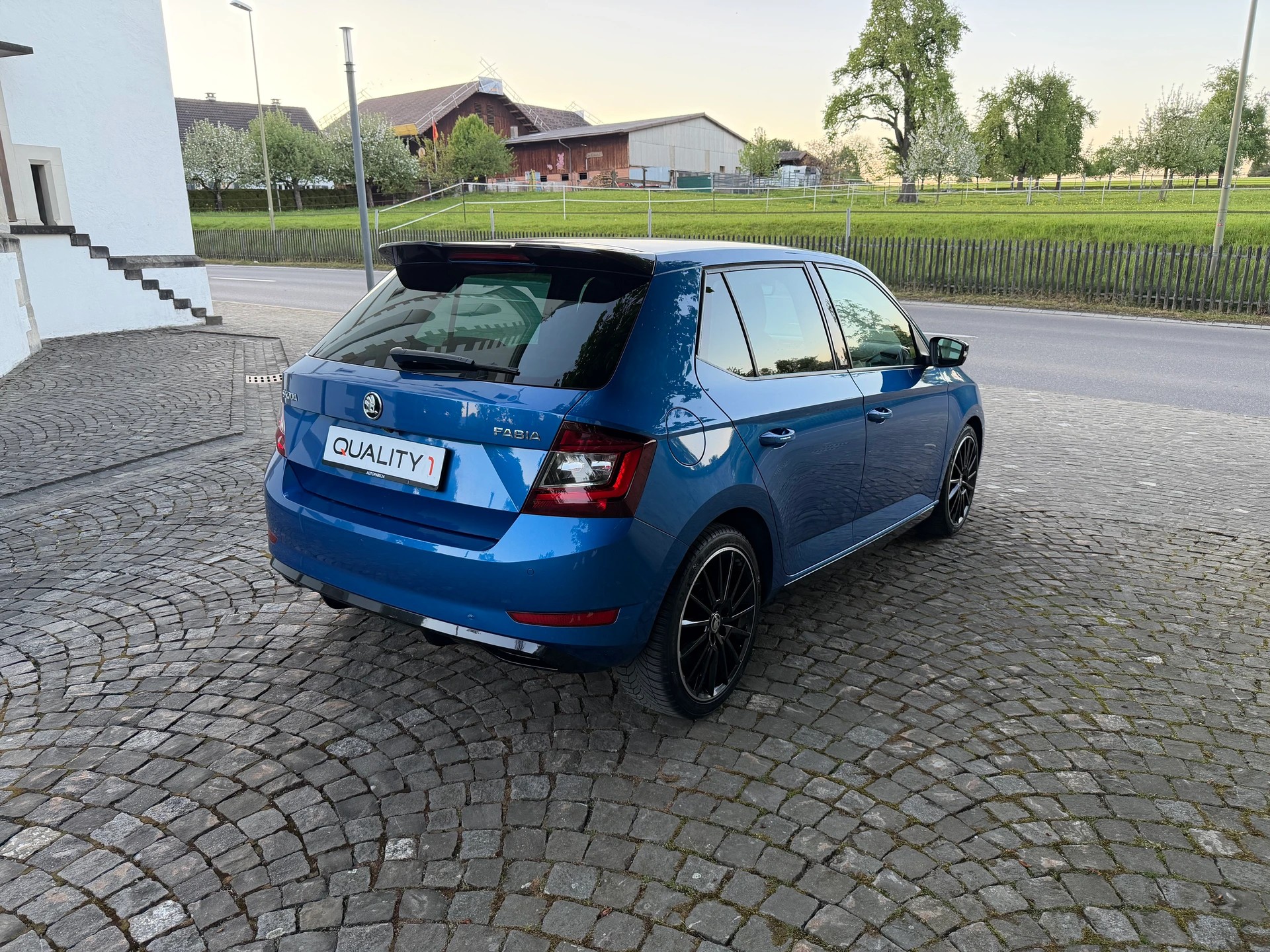 SKODA Fabia 1.0 TSI Monte Carlo / Ab MFK / Service gepflegt / 36 Monate Garantie exkl. / Sportsitze / Panorama / LED / DAB / ACC-image-4