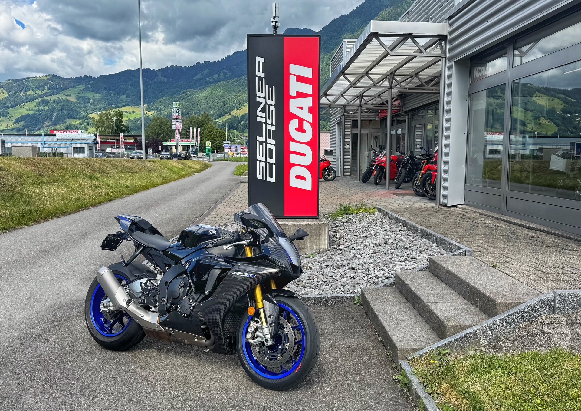 YAMAHA YZF-R1 M ABS-image-0