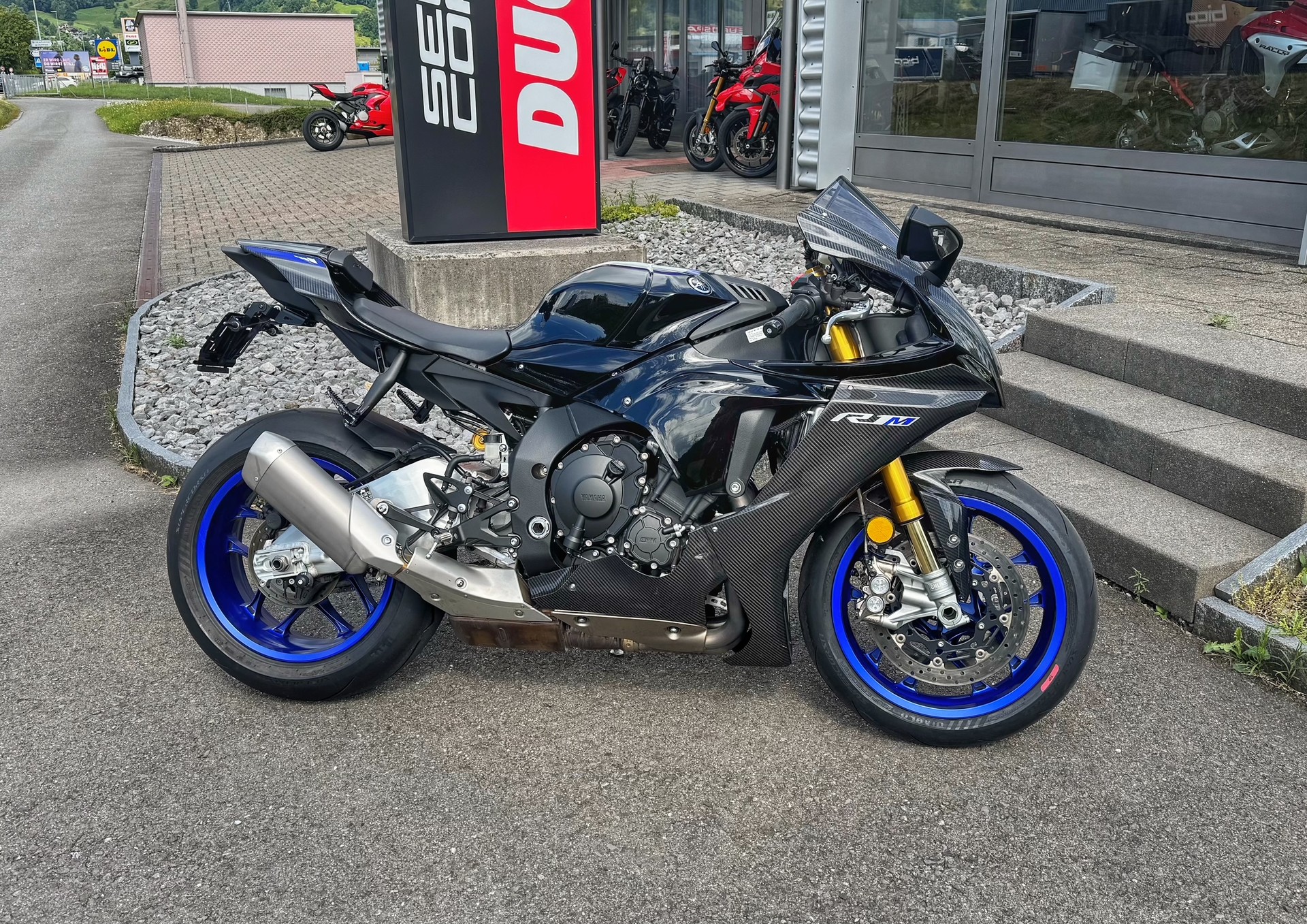 YAMAHA YZF-R1 M ABS-image-3