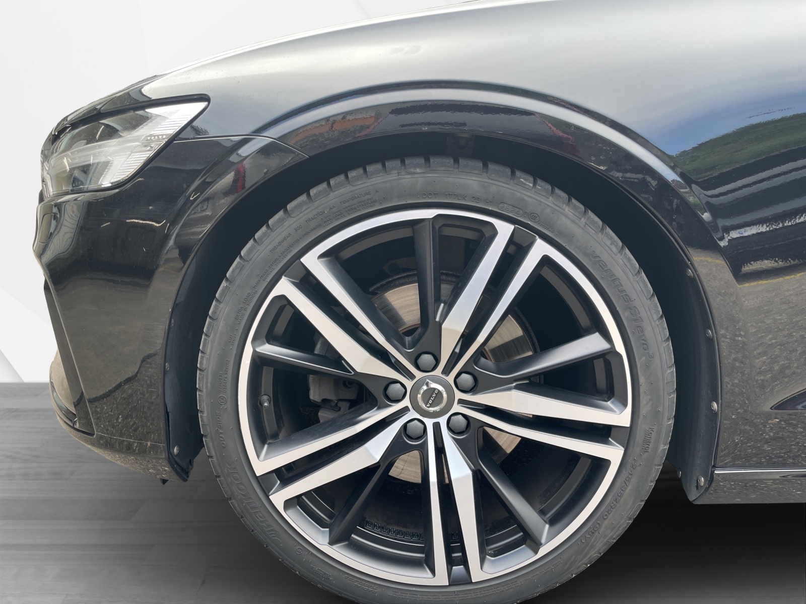 VOLVO V60 2.0 D4 R-Design AWD-image-8
