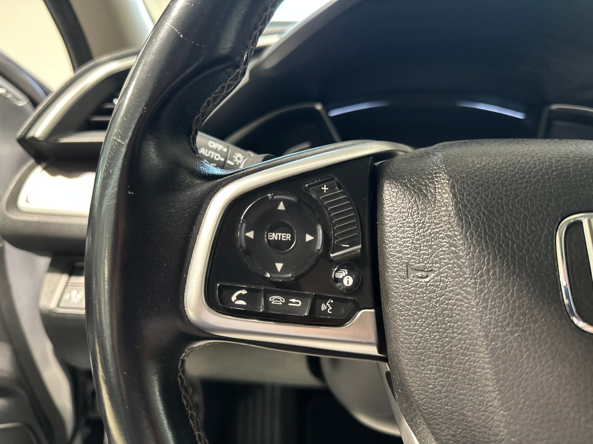 HONDA Civic Sedan 1.5 VTEC Executive Premium CVT-image-26