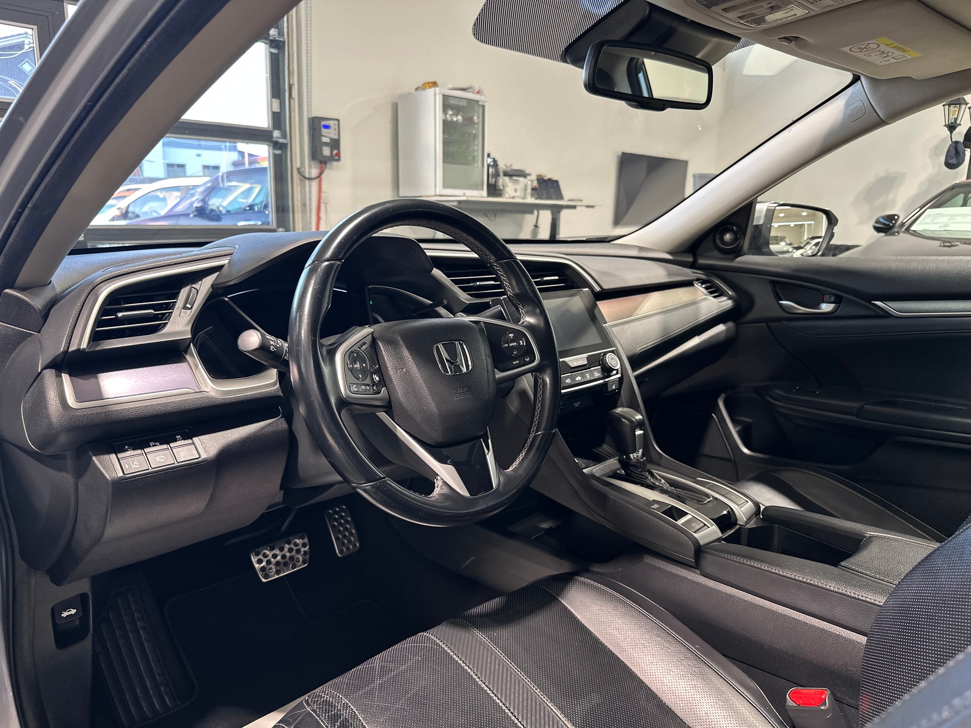 HONDA Civic Sedan 1.5 VTEC Executive Premium CVT-showroom-element-1