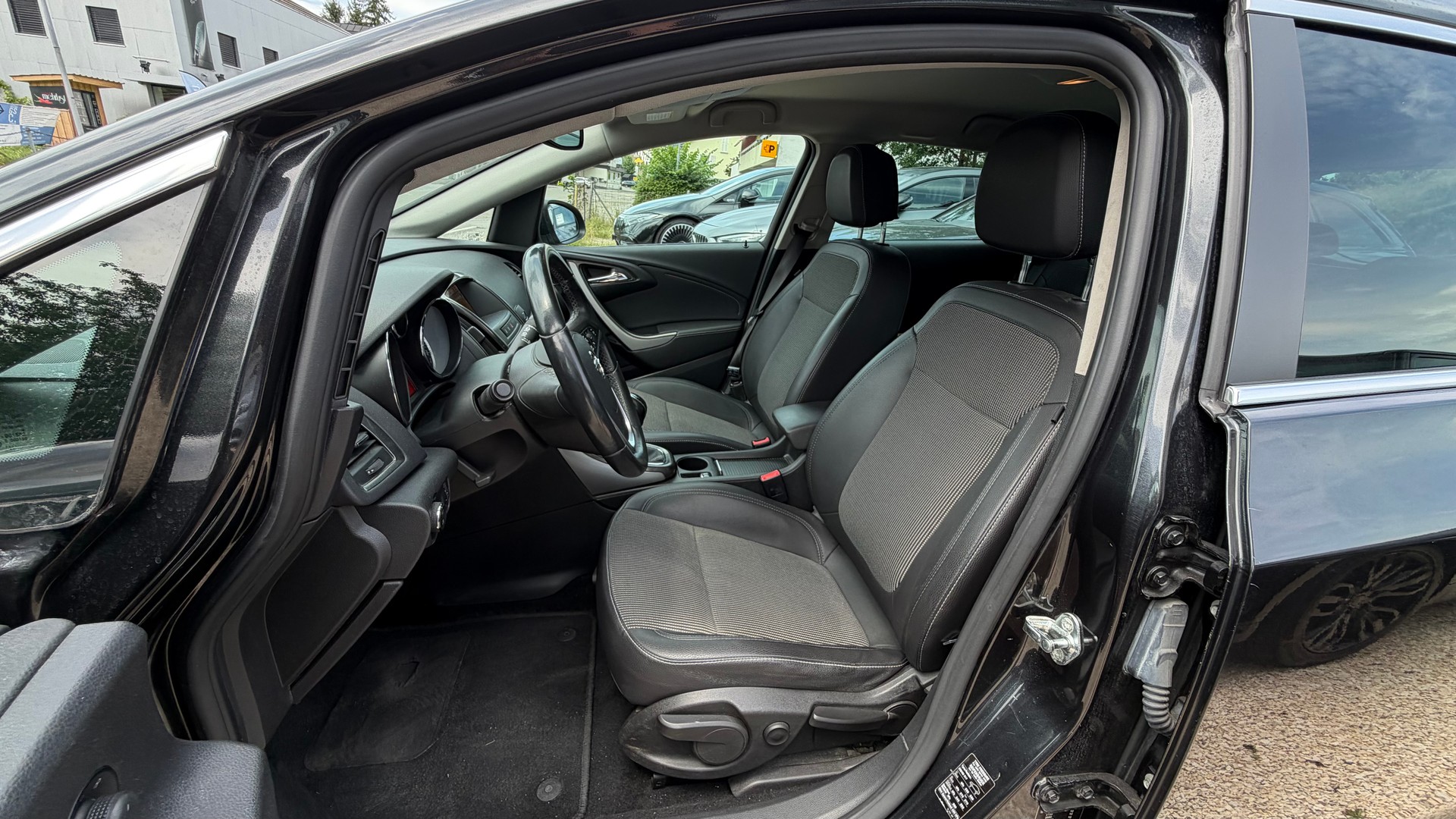 OPEL Astra SportsTourer 2.0 CDTi Cosmo-image-9