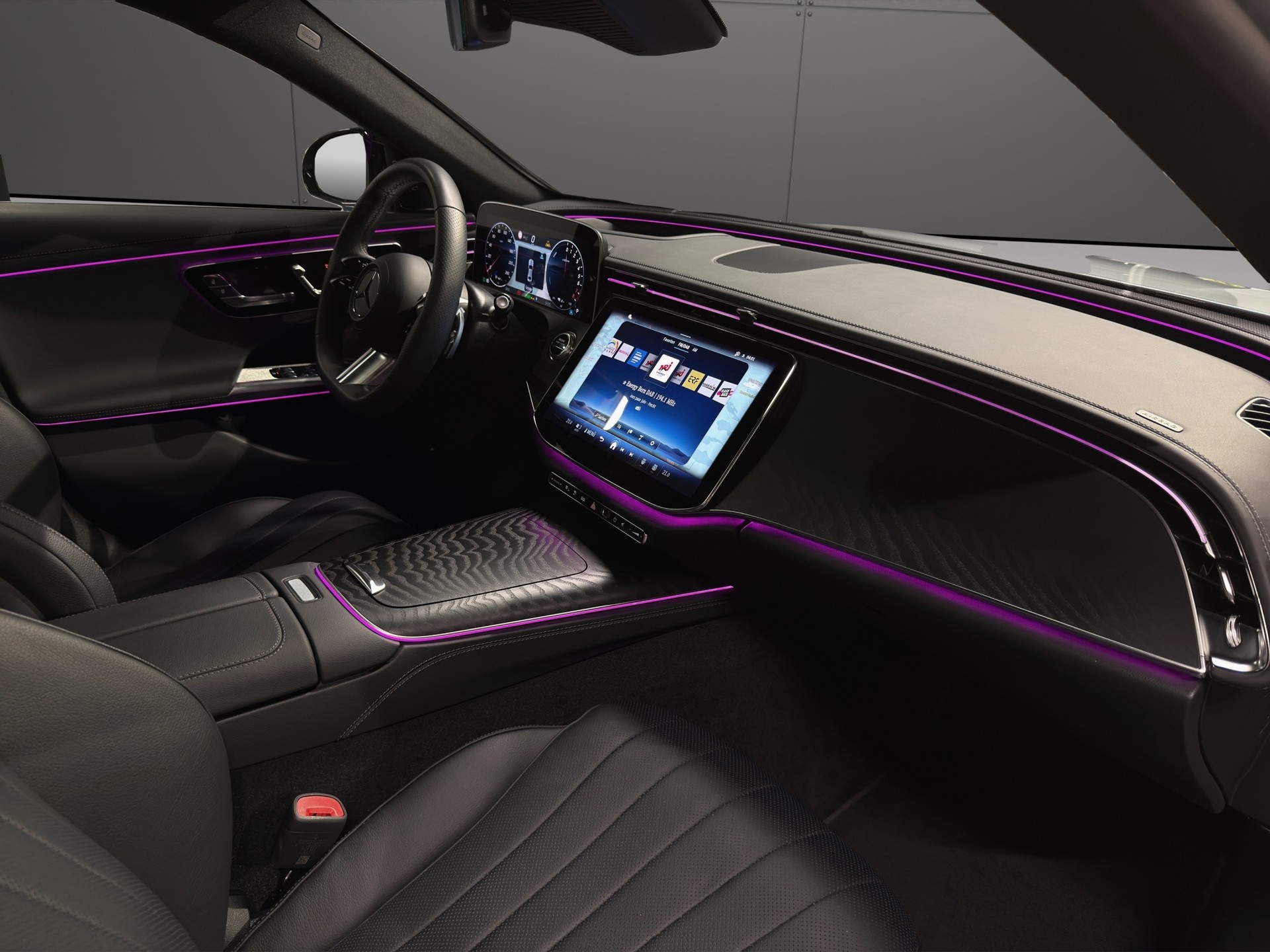 MERCEDES-BENZ E 300 e 4Matic 9G-Tronic-image-12