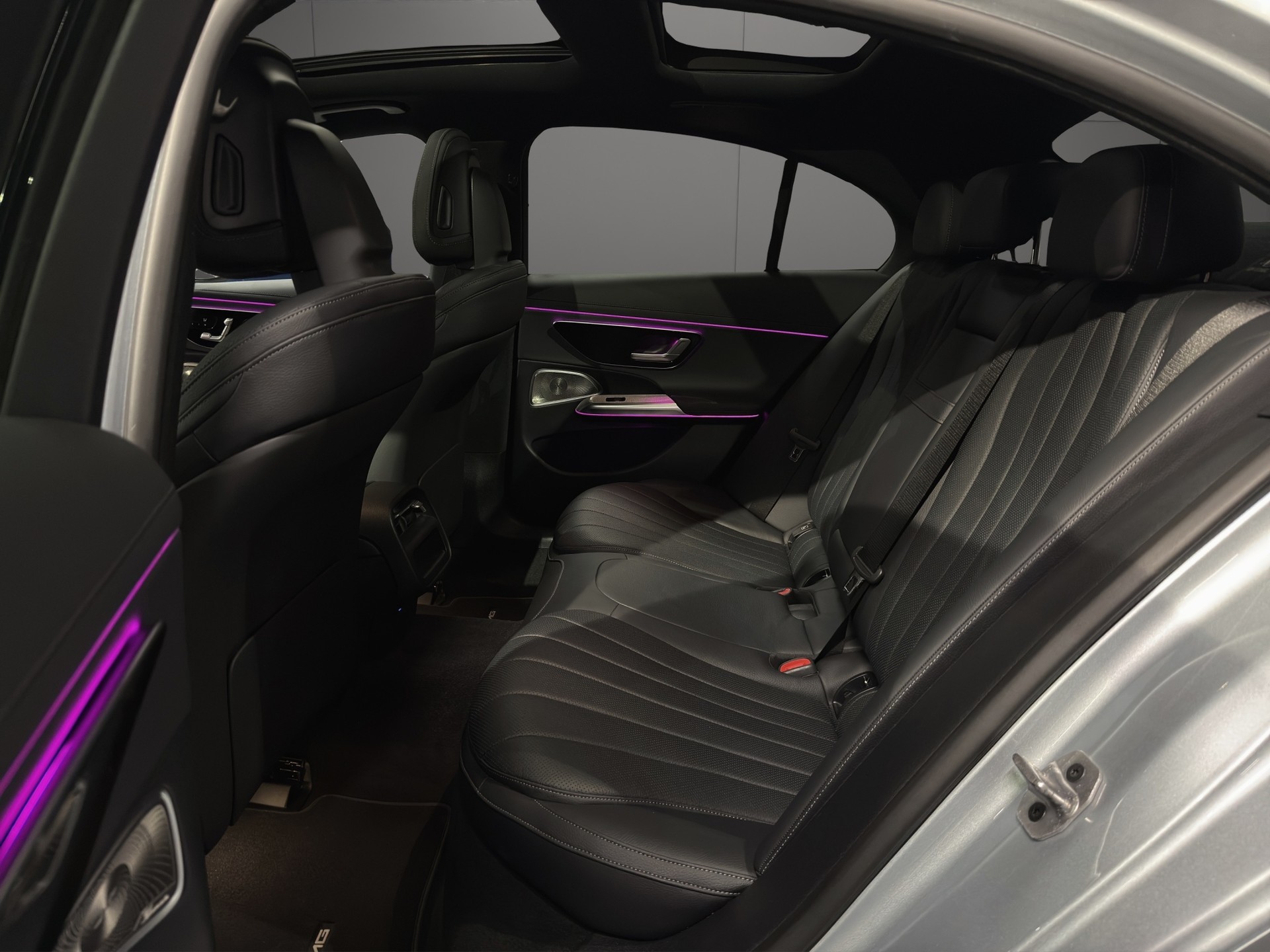 MERCEDES-BENZ E 300 e 4Matic 9G-Tronic-image-9