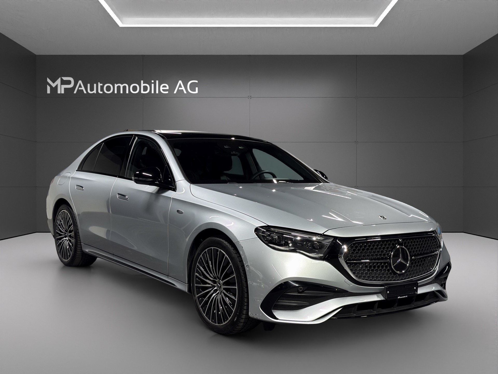 MERCEDES-BENZ E 300 e 4Matic 9G-Tronic-showroom-element-2