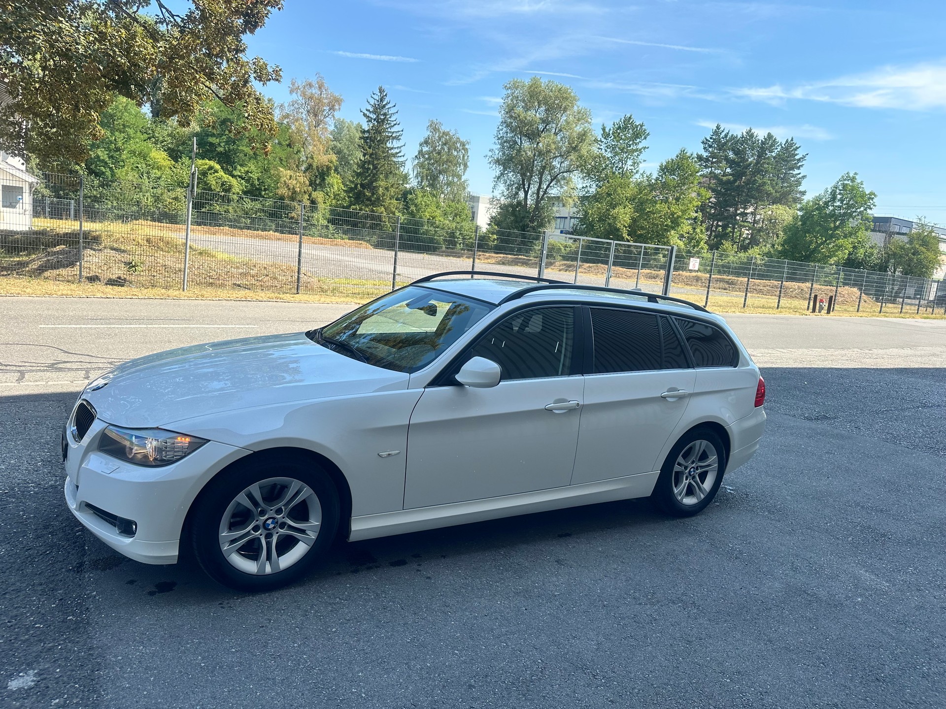 BMW 318i Touring-image-3