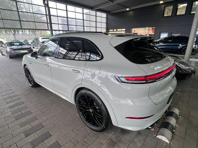 PORSCHE 3.0 V6 S E-Hybrid-image-2