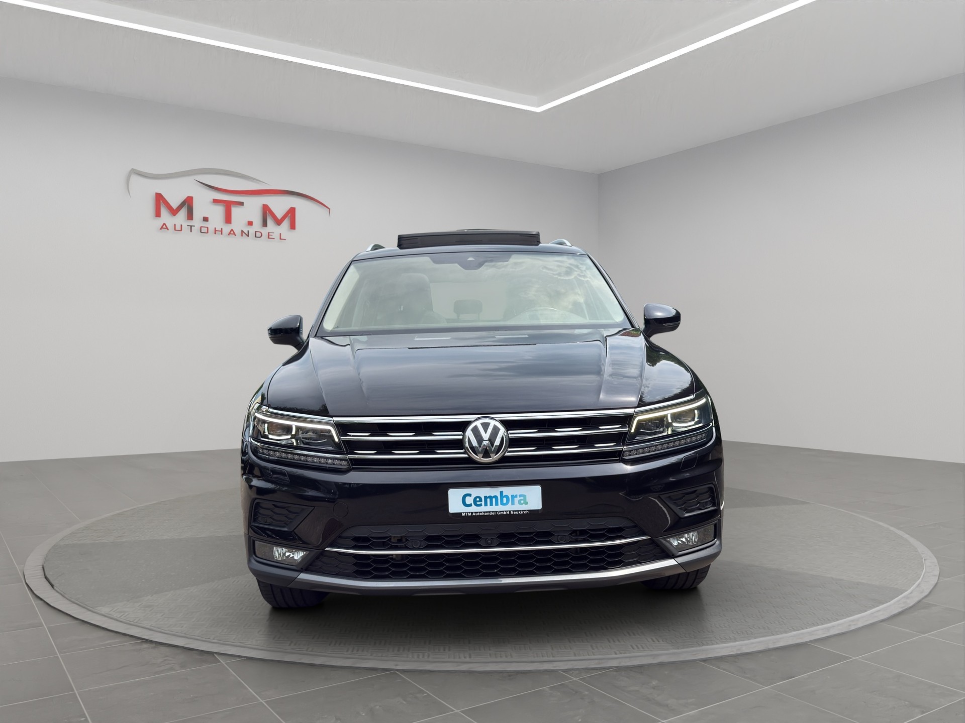 VW Tiguan 2.0TSI Highline 4Motion DSG-showroom-element-2