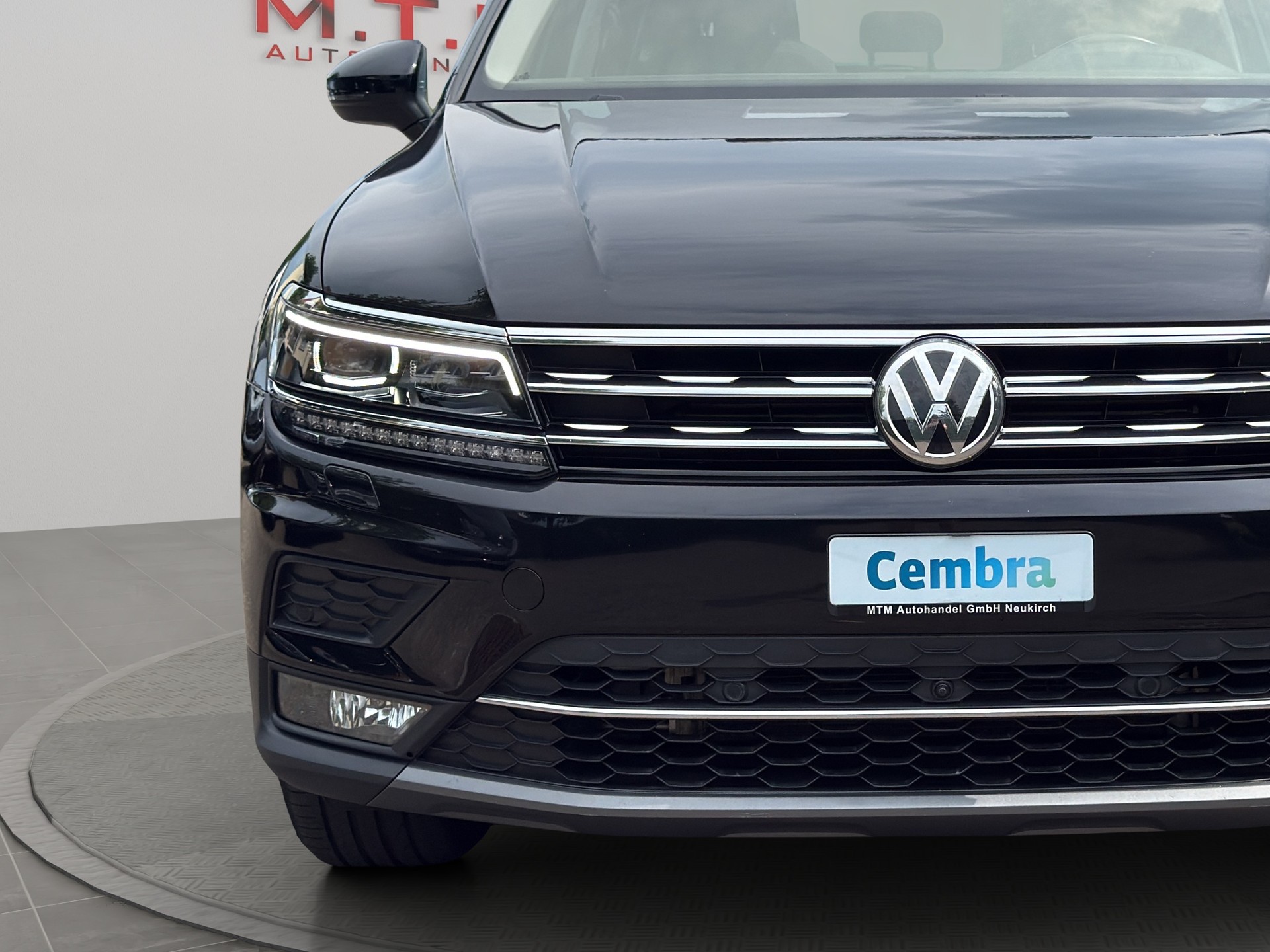 VW Tiguan 2.0TSI Highline 4Motion DSG-showroom-element-3