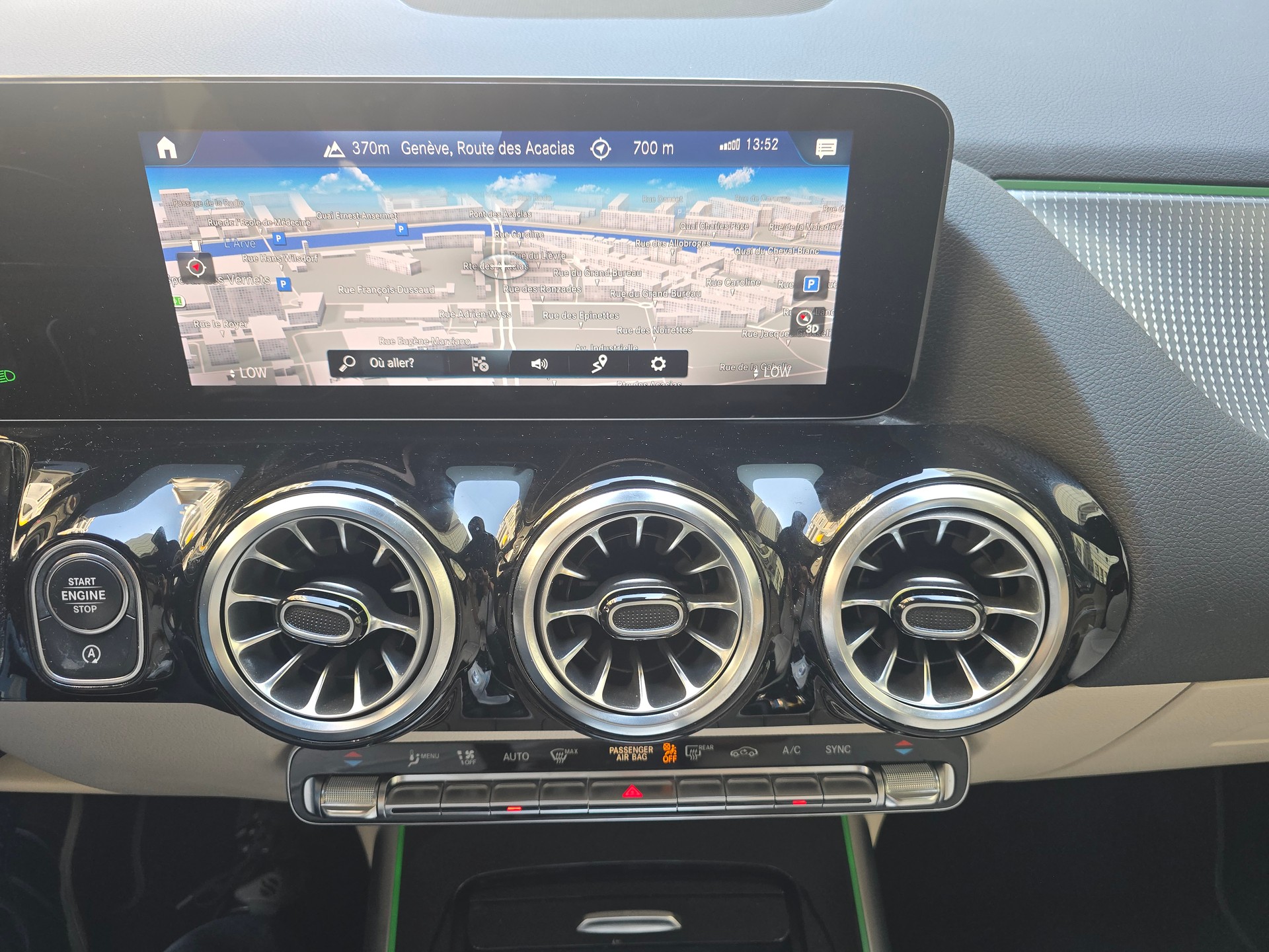 MERCEDES-BENZ GLA 200 Style-image-3