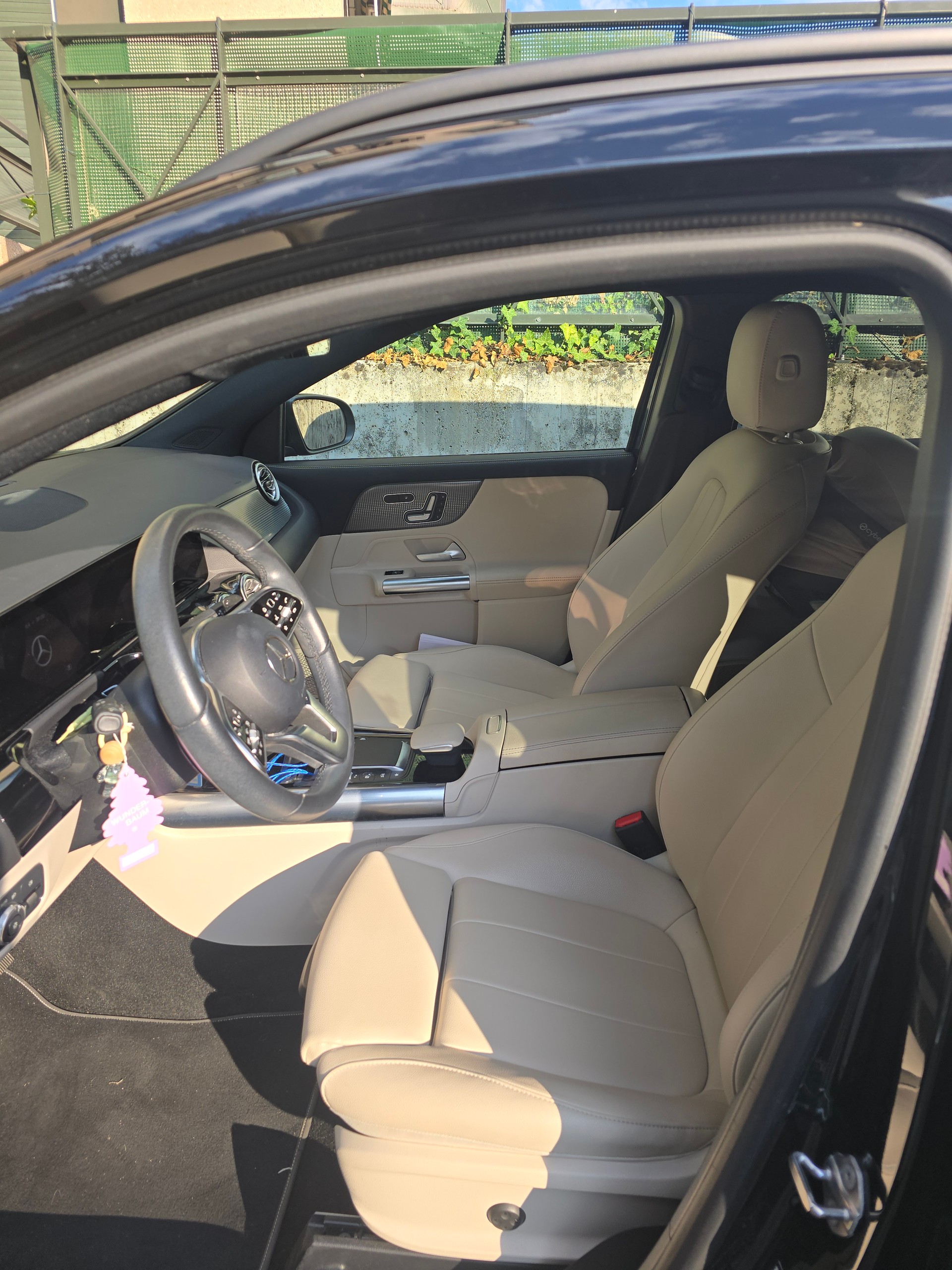 MERCEDES-BENZ GLA 200 Style-image-2