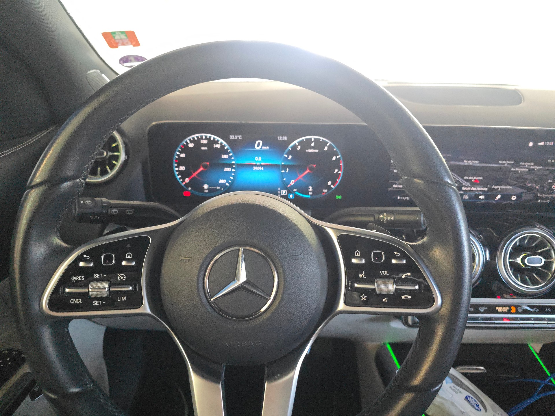 MERCEDES-BENZ GLA 200 Style-image-5