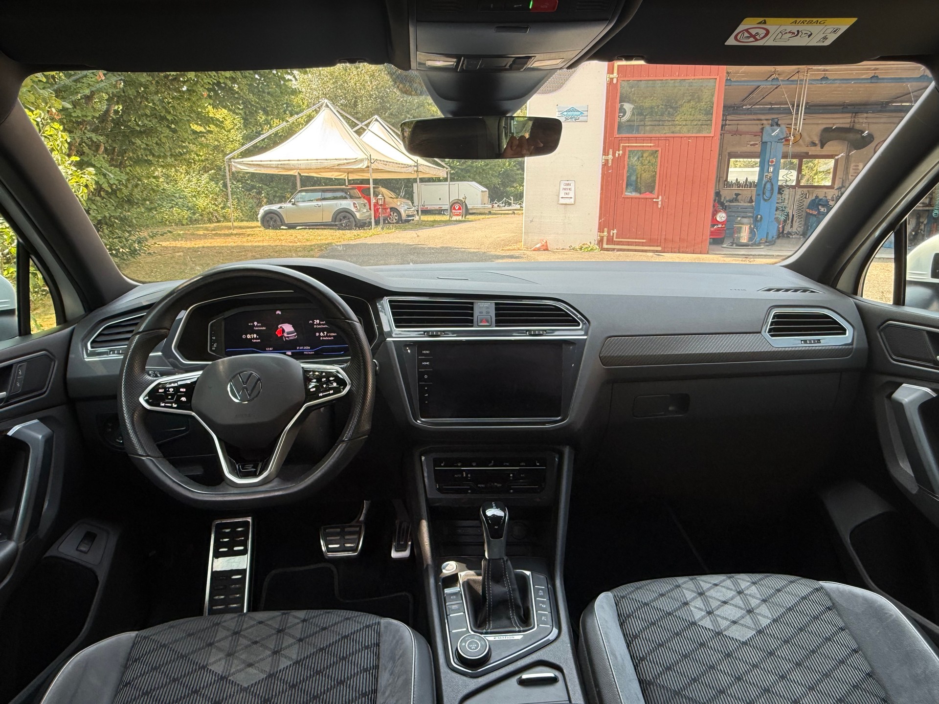 VW Tiguan 2.0 TDI SCR R-Line 4Motion DSG-image-8