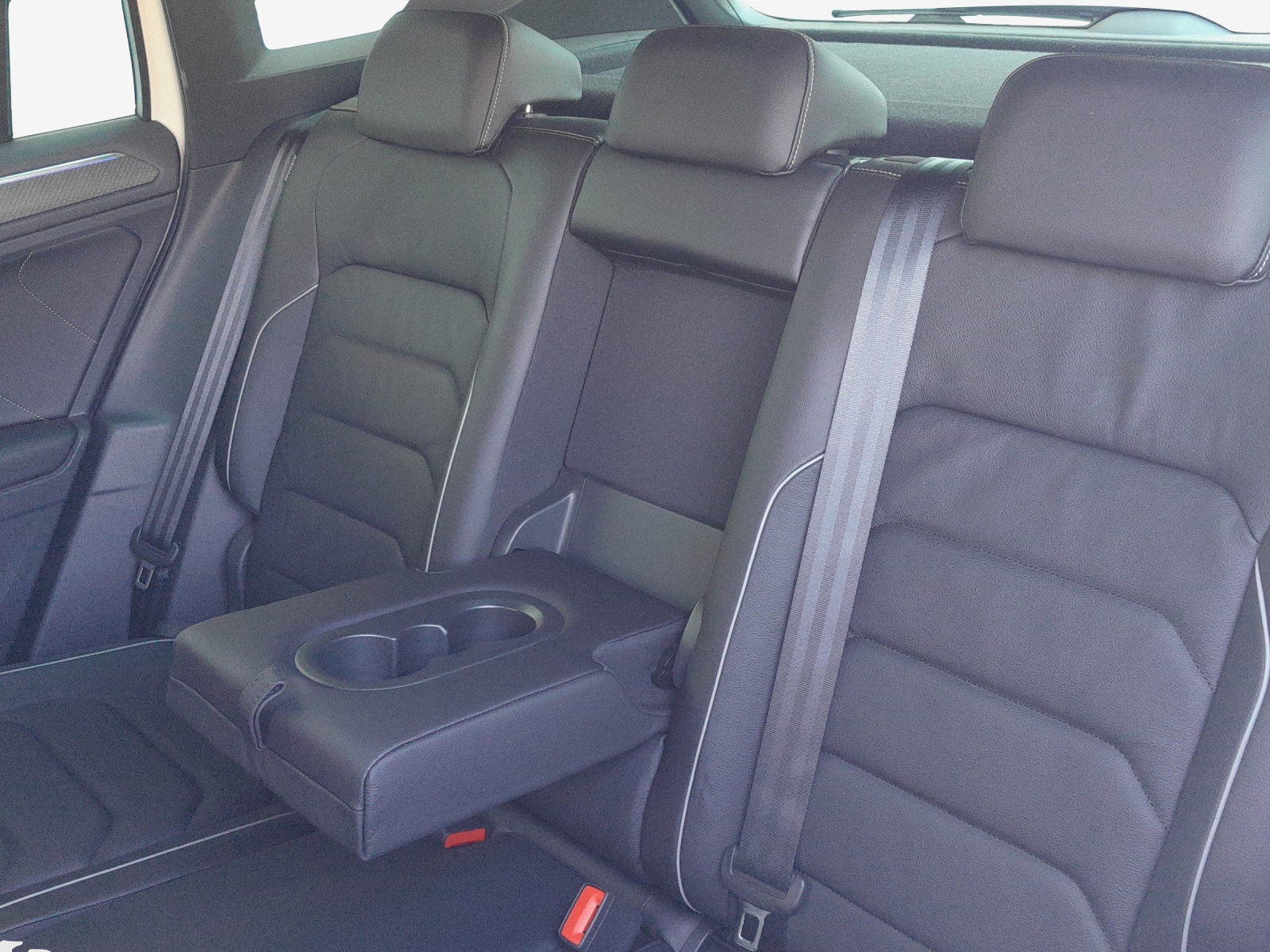 VW Tiguan 2.0 TDI SCR R-Line 4Motion DSG-image-11