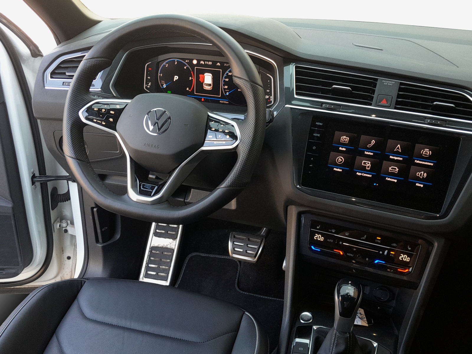 VW Tiguan 2.0 TDI SCR R-Line 4Motion DSG-image-8