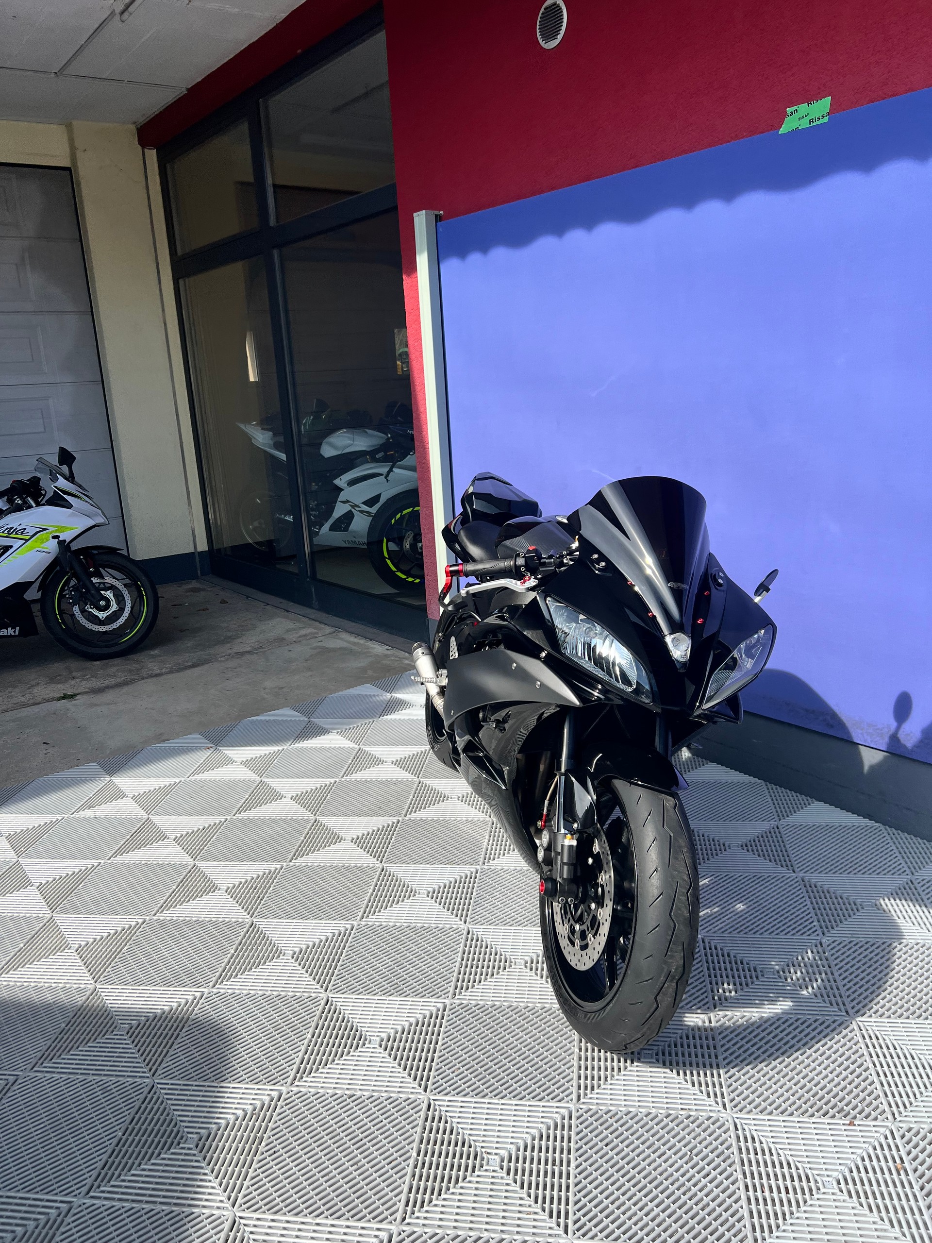 YAMAHA YZF-R6-image-1