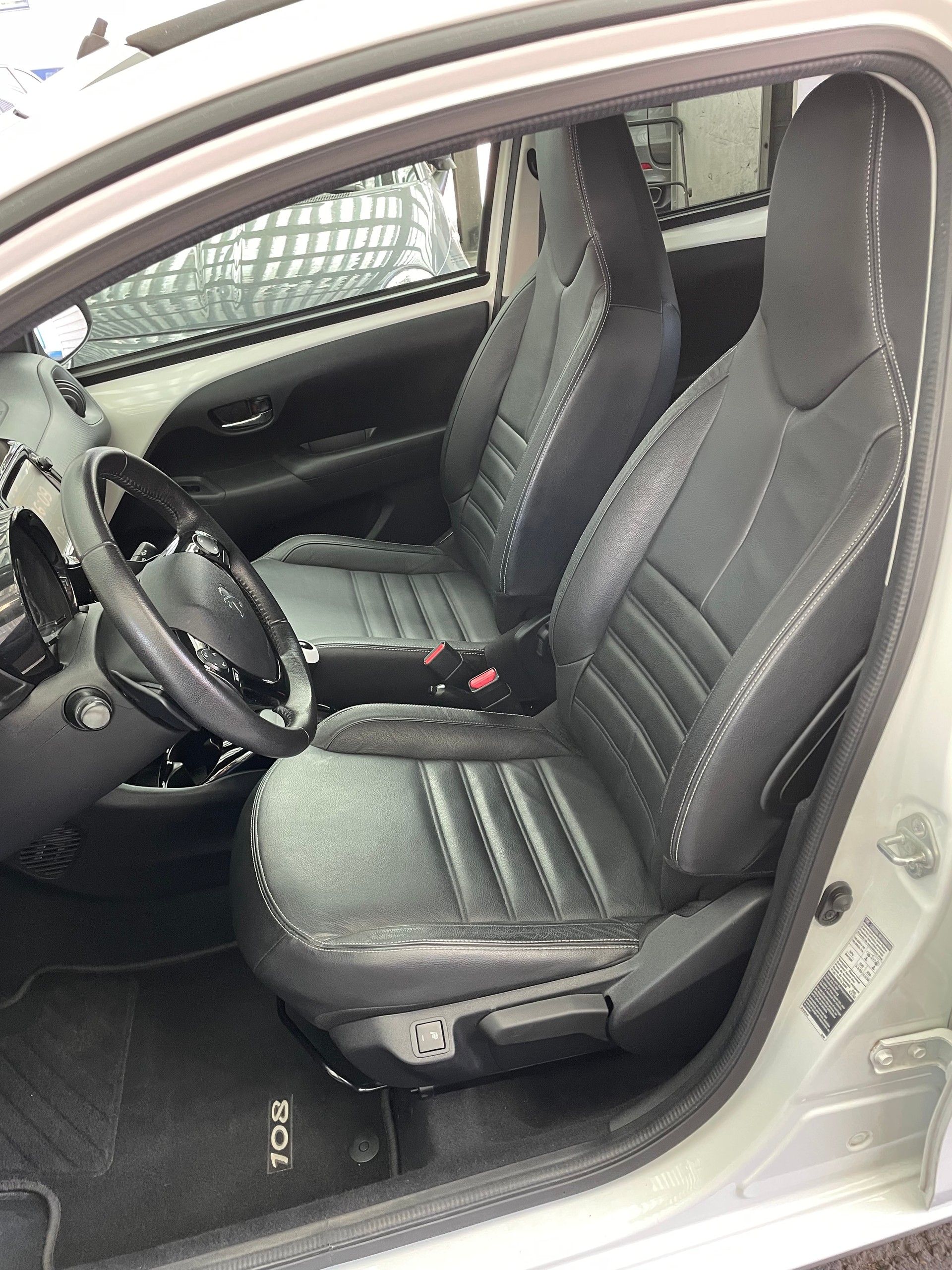 PEUGEOT 108 1.0 VTi Allure Top ETG-image-6