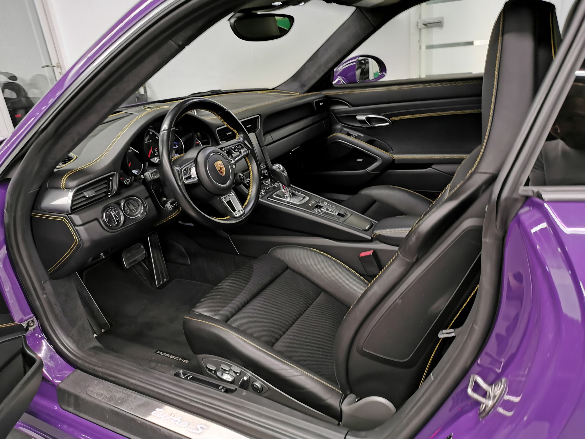PORSCHE 911 Turbo S PDK PTS PORSCHE APPROVED-image-8