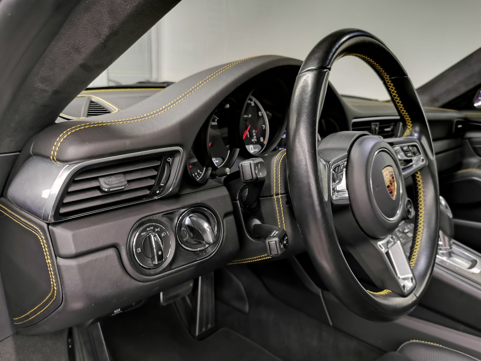 PORSCHE 911 Turbo S PDK PTS PORSCHE APPROVED-image-9