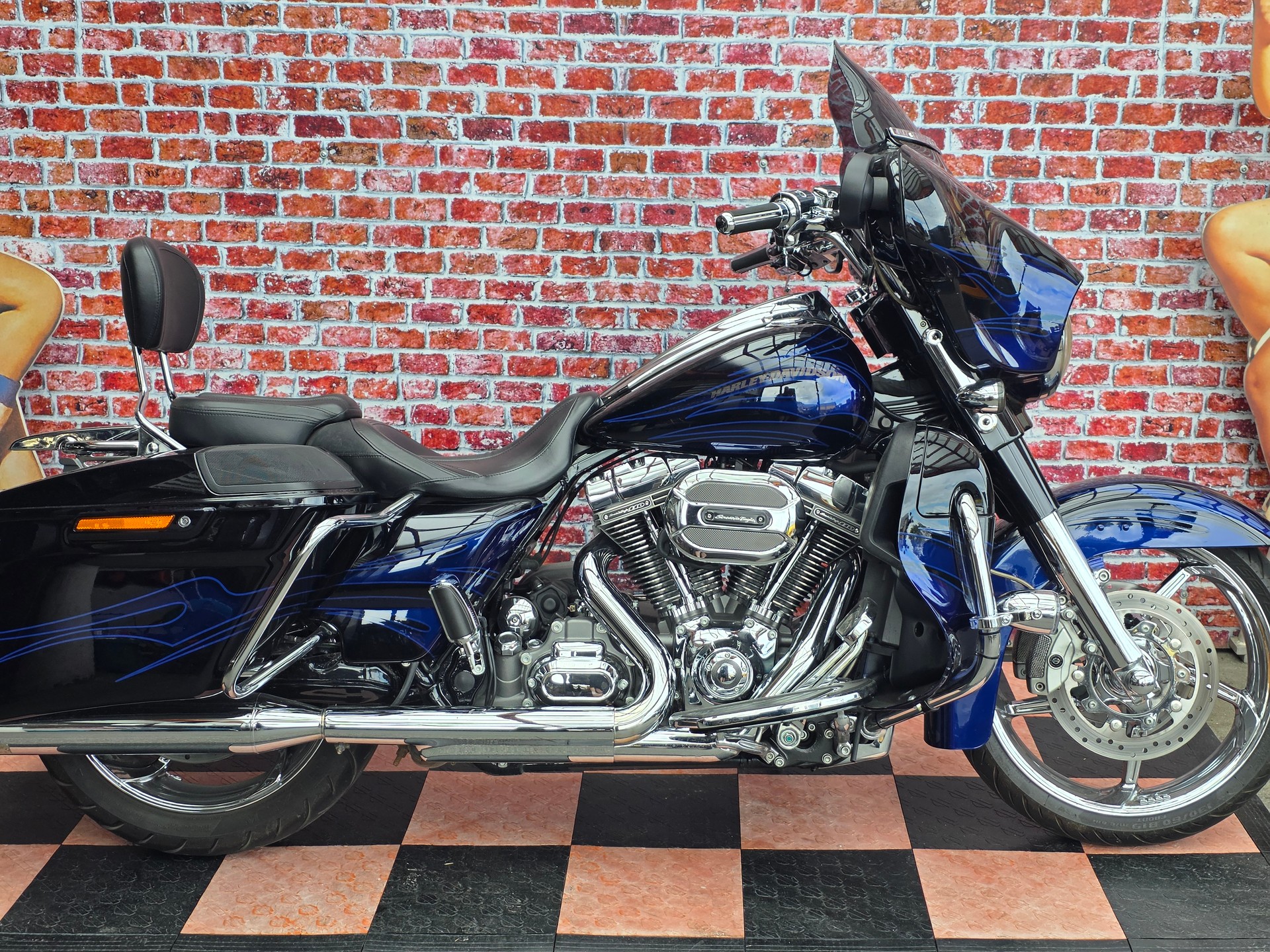 HARLEY-DAVIDSON FLHXSE Street Glide ABS CVO-image-2