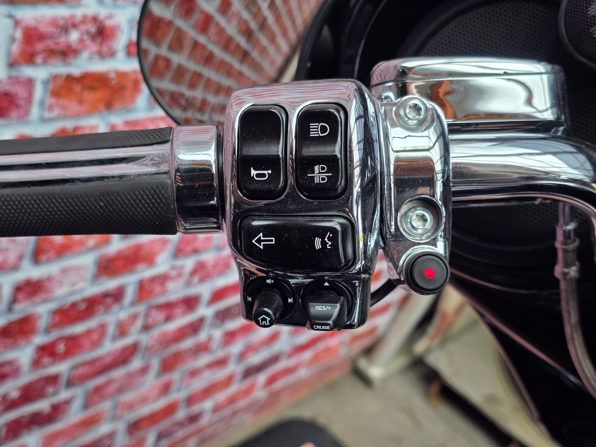 HARLEY-DAVIDSON FLHXSE Street Glide ABS CVO-image-12