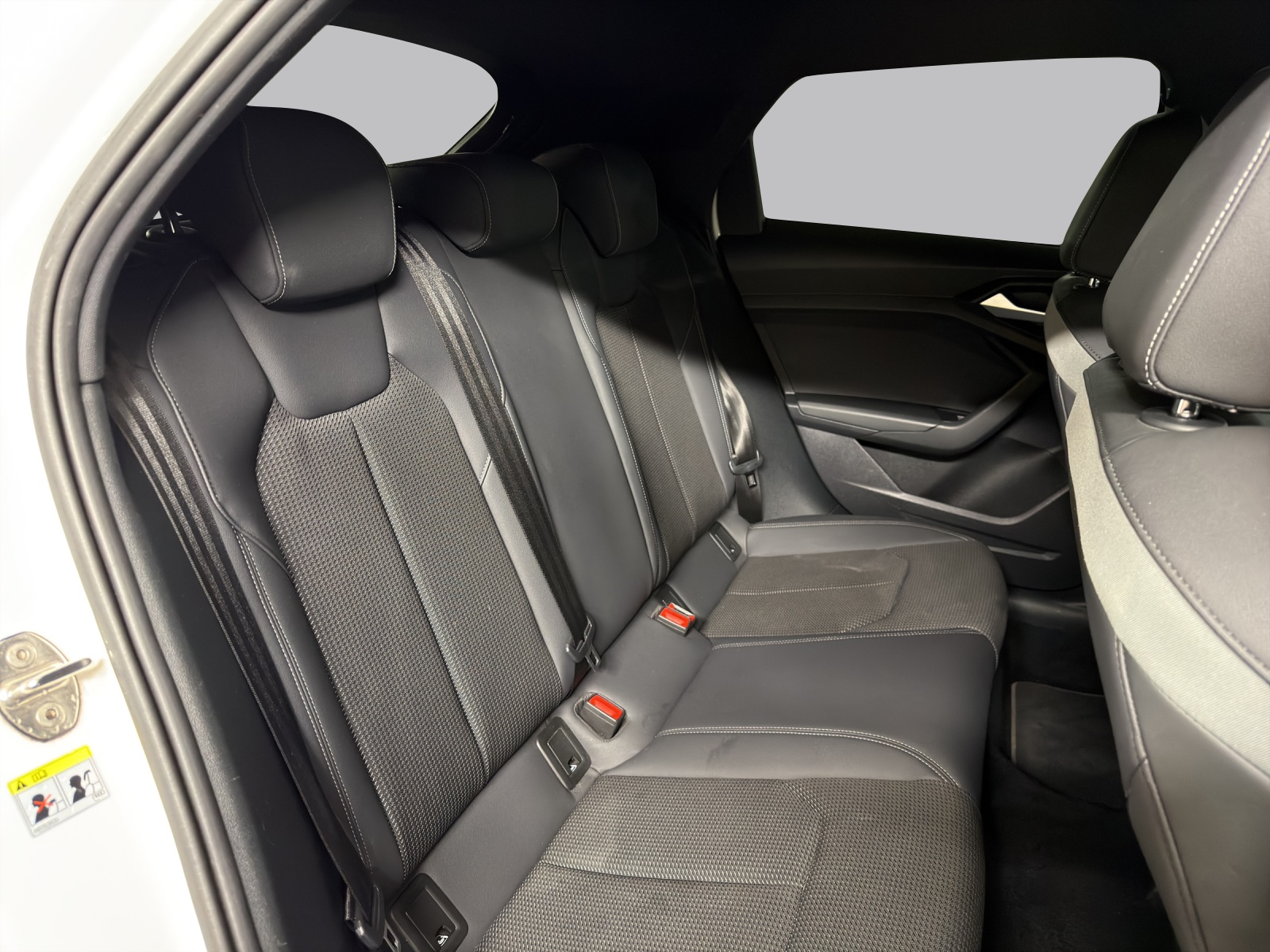 AUDI A1 Sportback 30 TFSI S Line S-tronic-showroom-element-3