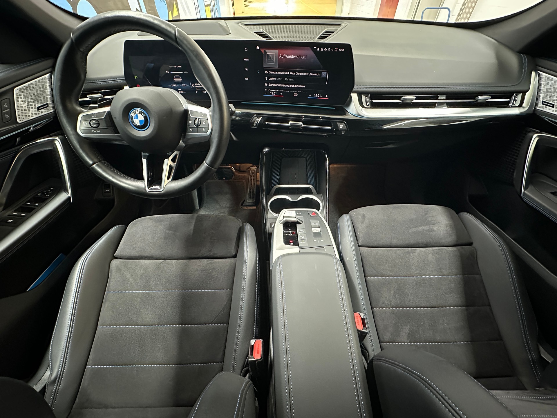 BMW iX1 xDrive 30 M Sport-image-9