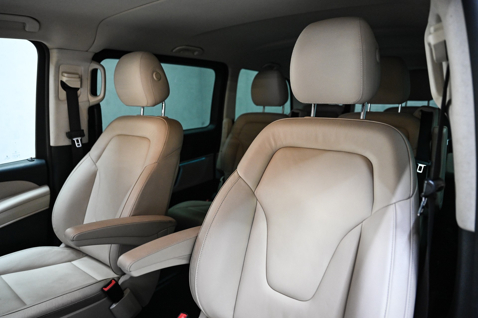 MERCEDES-BENZ V 250 d BlueTec Avant. lang 4m Van-image-16