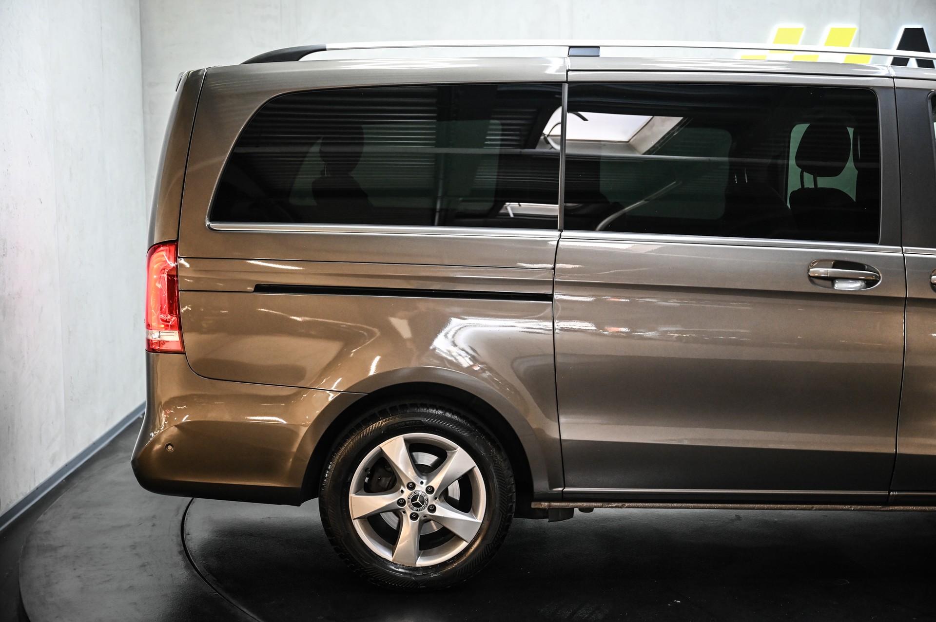 MERCEDES-BENZ V 250 d BlueTec Avant. lang 4m Van-image-14