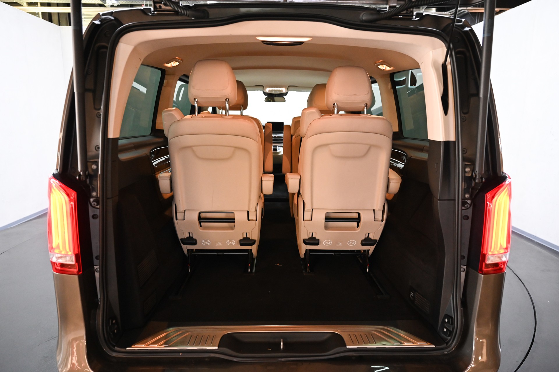 MERCEDES-BENZ V 250 d BlueTec Avant. lang 4m Van-image-28