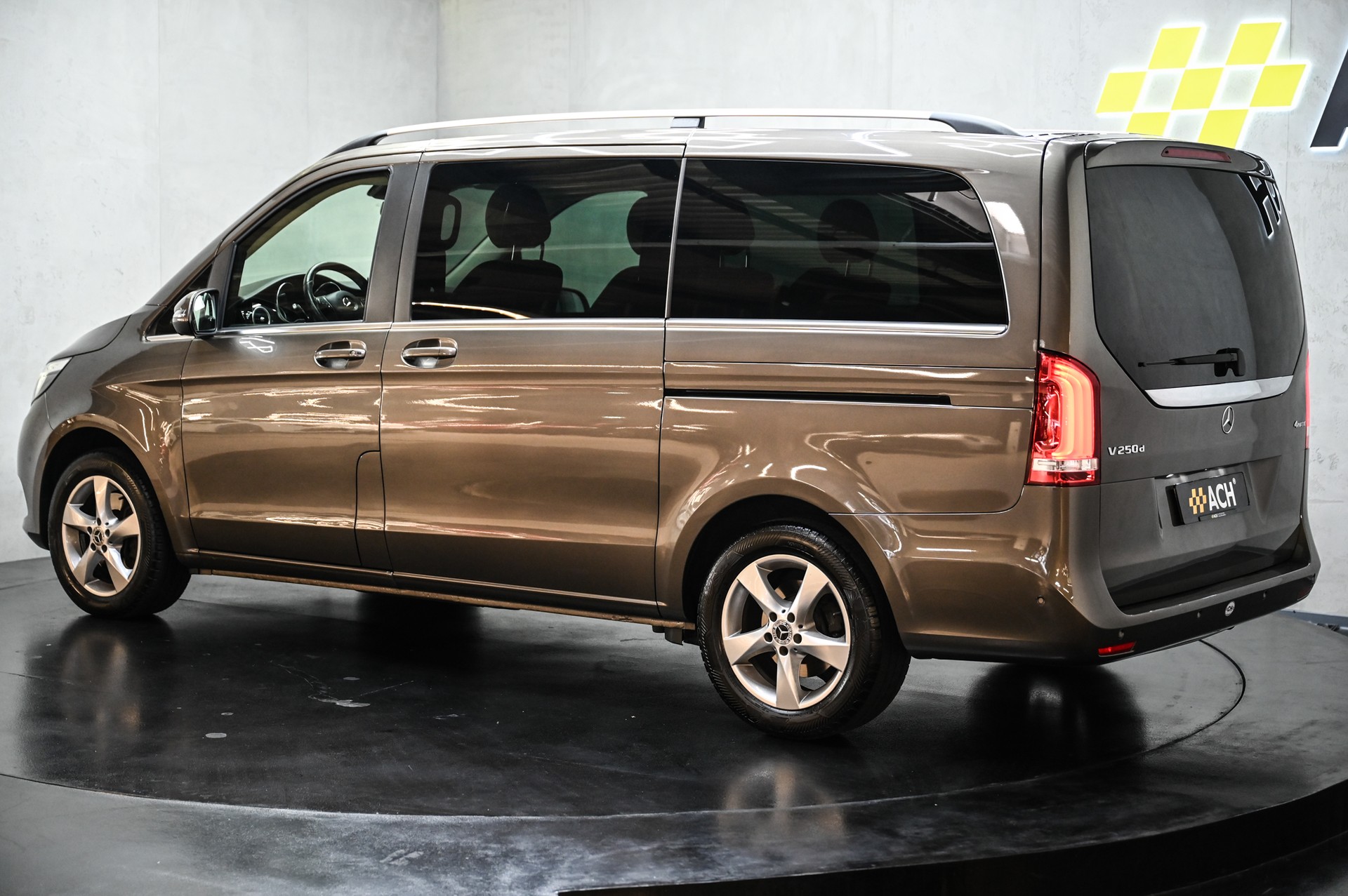 MERCEDES-BENZ V 250 d BlueTec Avant. lang 4m Van-image-6