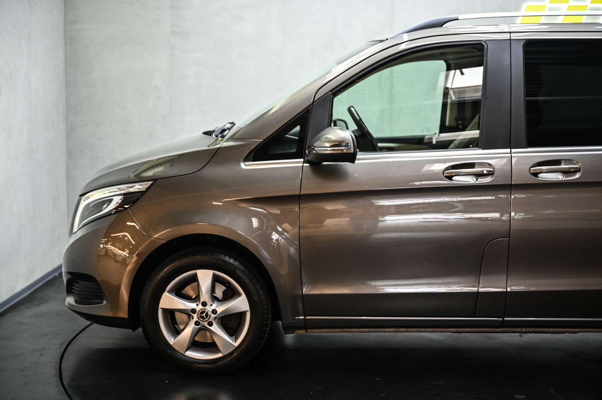 MERCEDES-BENZ V 250 d BlueTec Avant. lang 4m Van-image-12