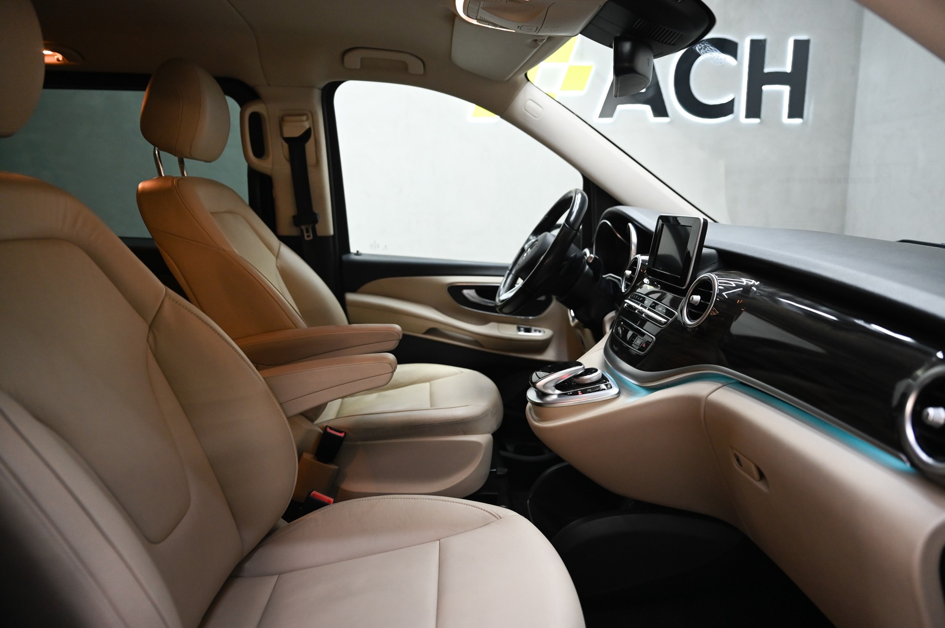 MERCEDES-BENZ V 250 d BlueTec Avant. lang 4m Van-image-31