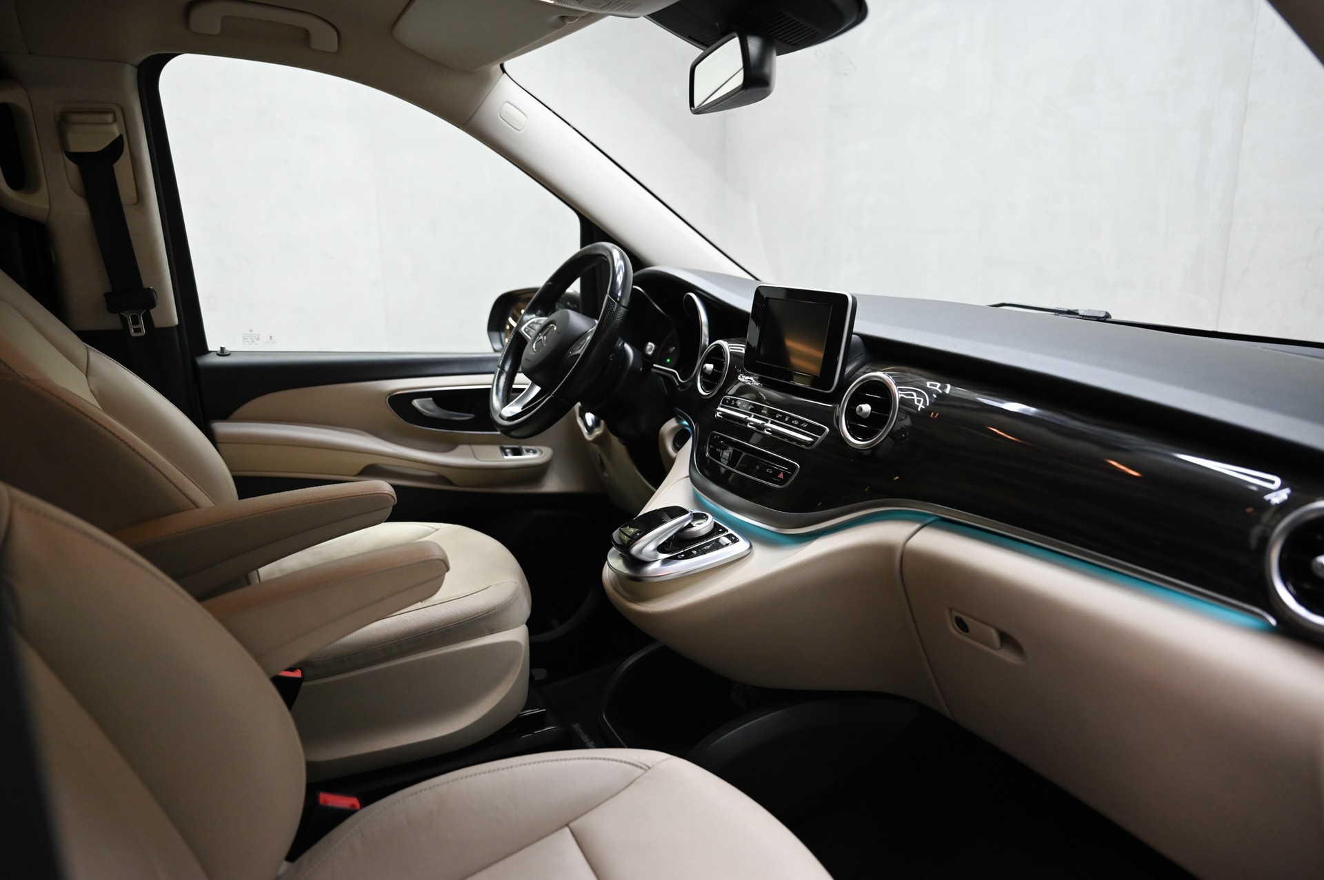 MERCEDES-BENZ V 250 d BlueTec Avant. lang 4m Van-image-26