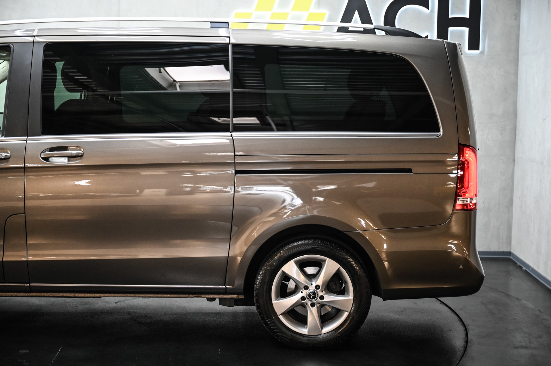 MERCEDES-BENZ V 250 d BlueTec Avant. lang 4m Van-image-13