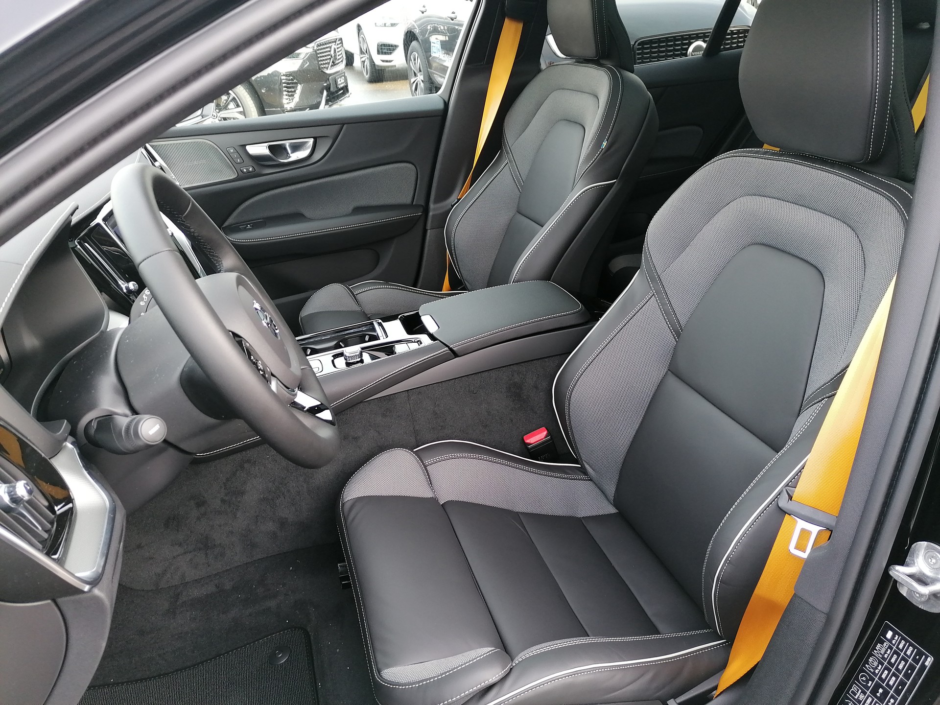 VOLVO V60 T8 eAWD Plug in Hybrid Polestar Geartronic-image-6