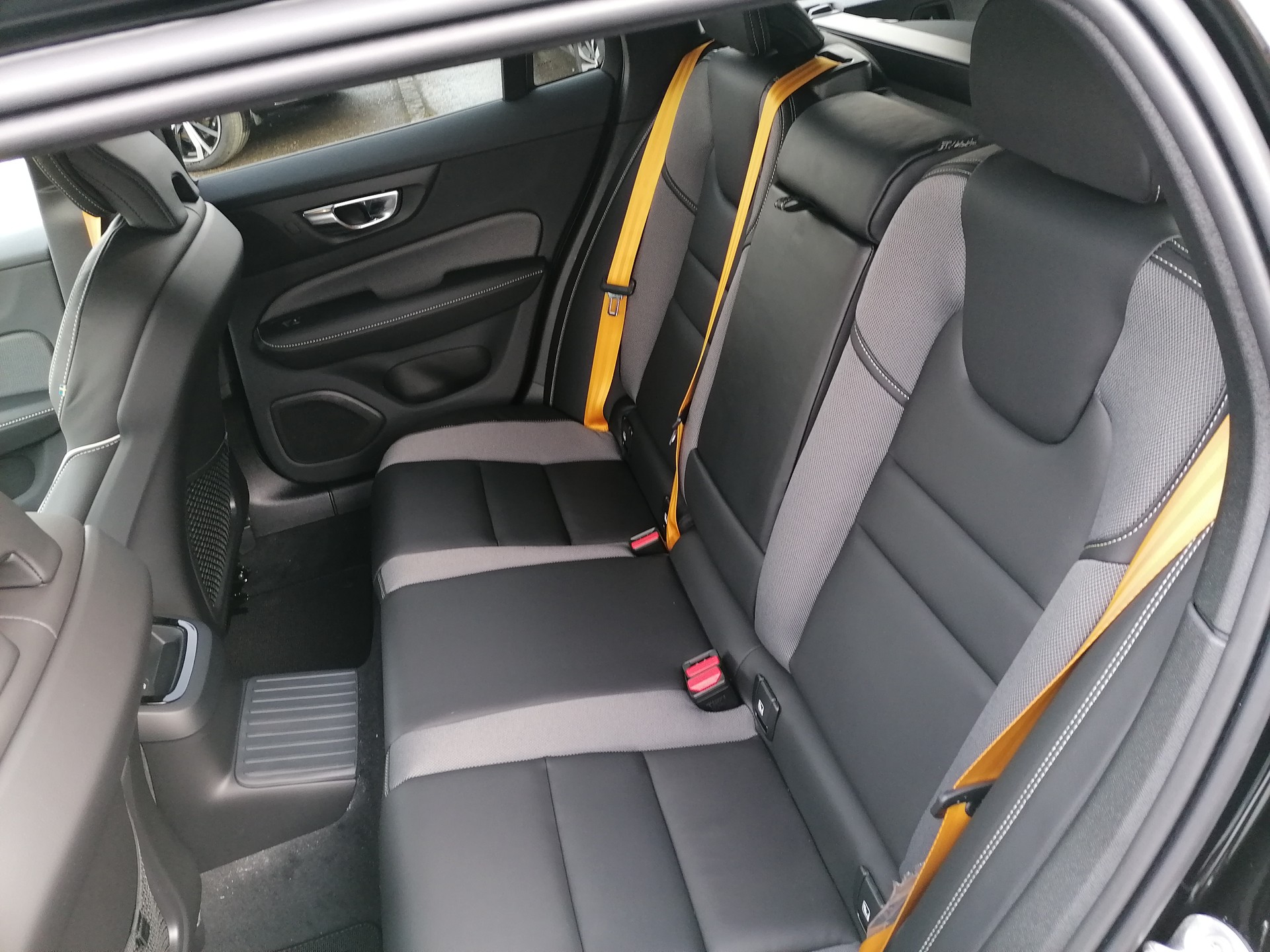 VOLVO V60 T8 eAWD Plug in Hybrid Polestar Geartronic-image-12