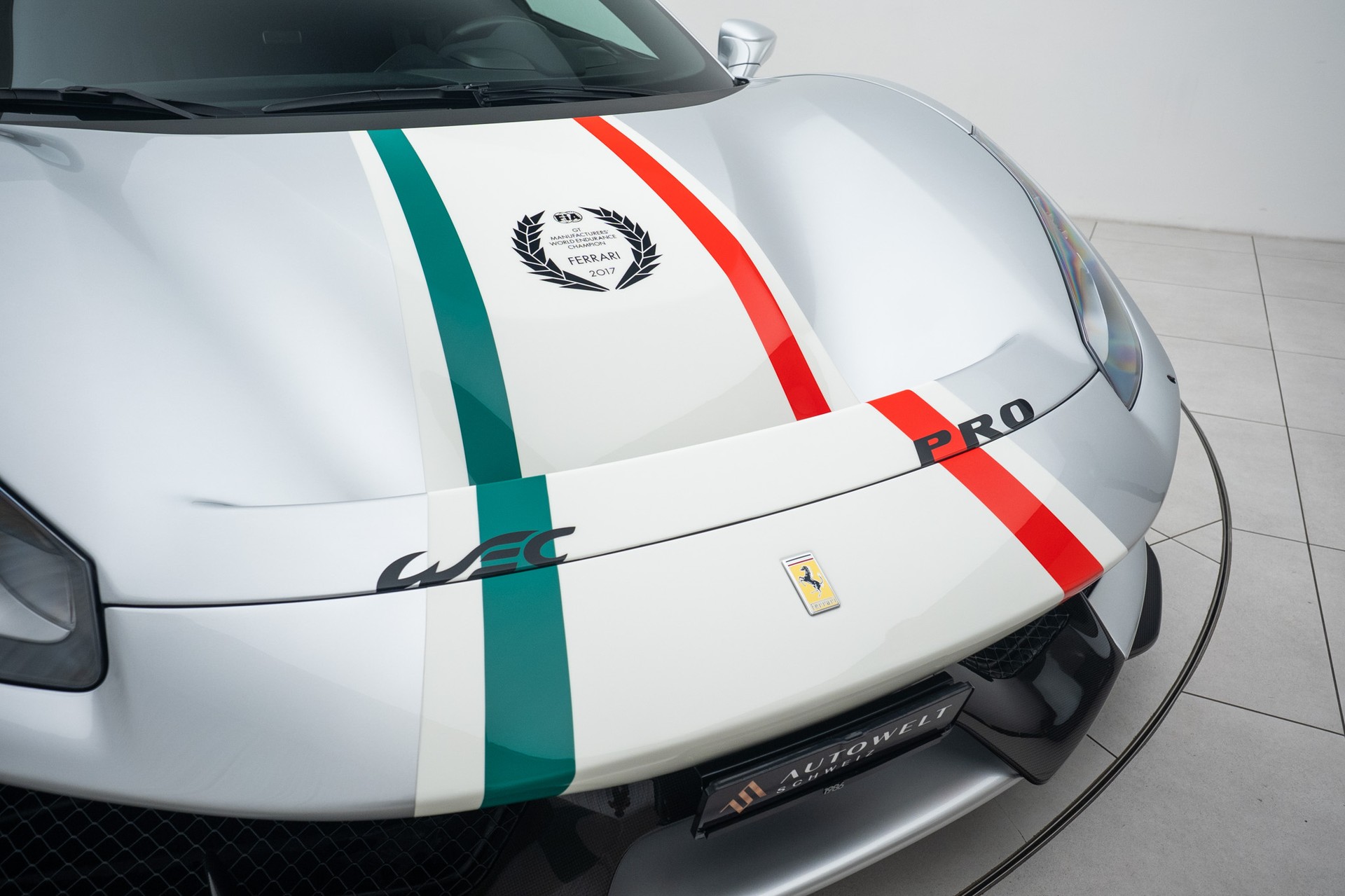 FERRARI 488 Pista Piloti-showroom-element-1