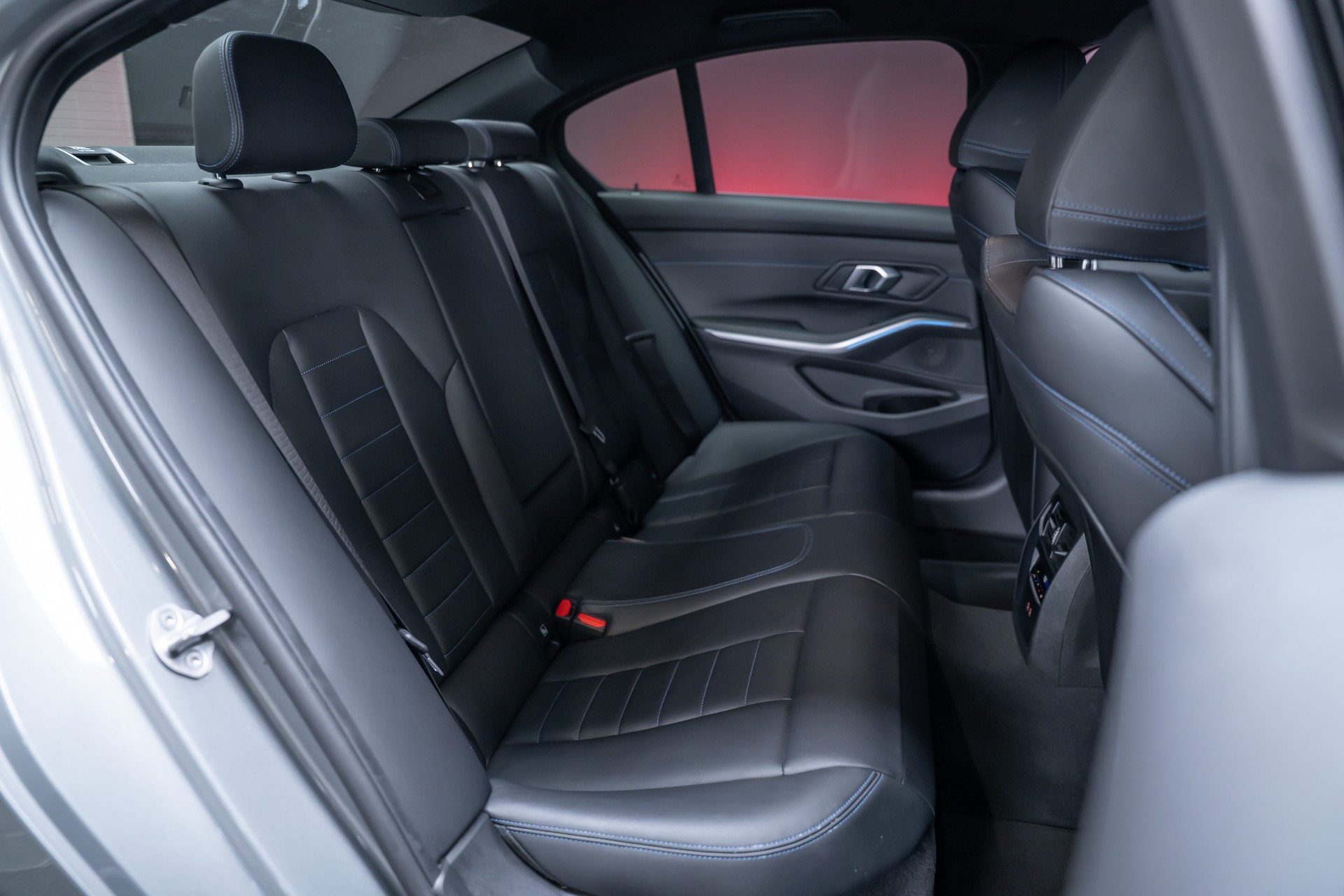 BMW 320d xDrive M Sport SAG / LCI / 360°Kamera / HeadUp / el.Sitze-image-19