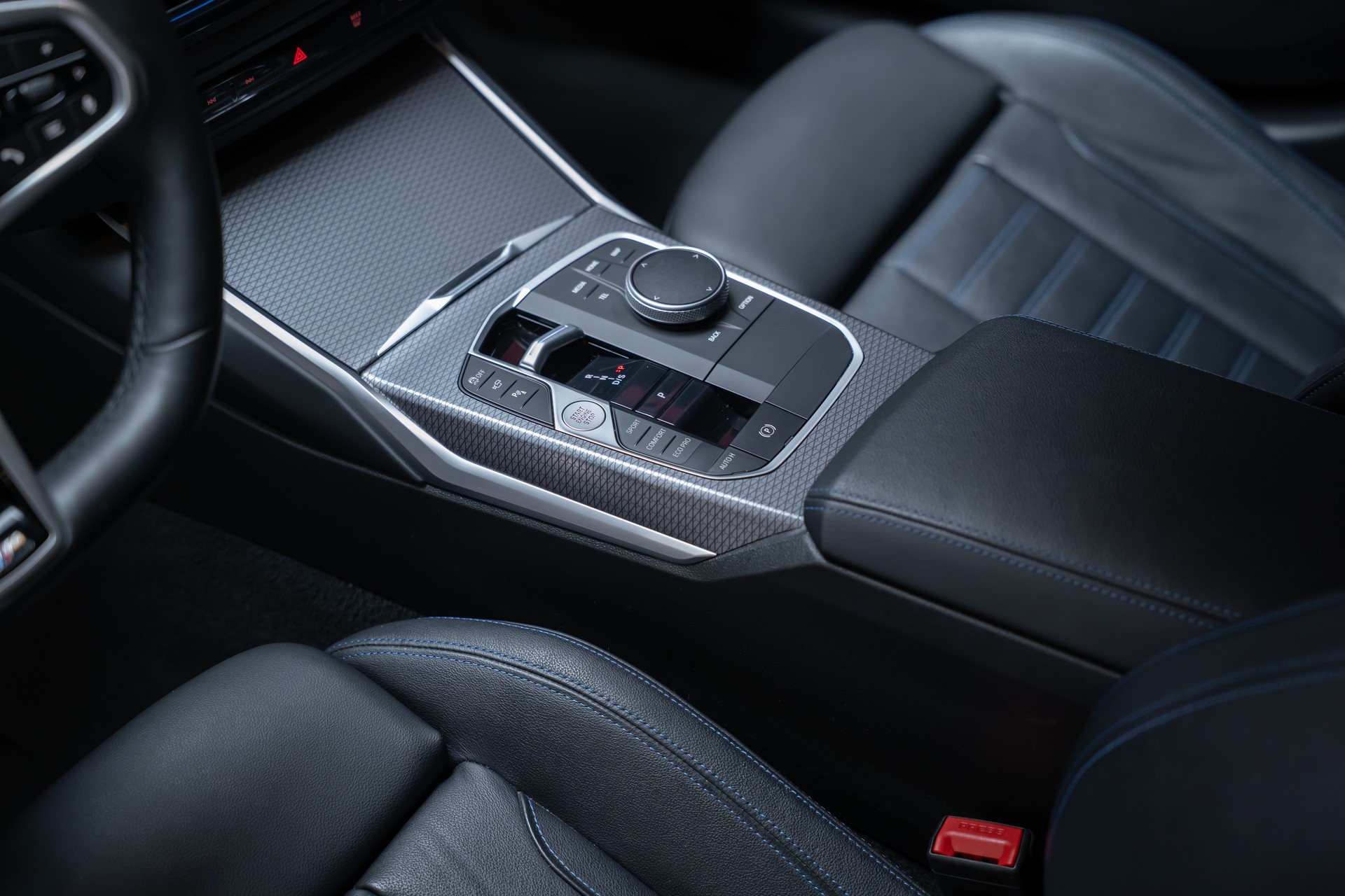 BMW 320d xDrive M Sport SAG / LCI / 360°Kamera / HeadUp / el.Sitze-image-14
