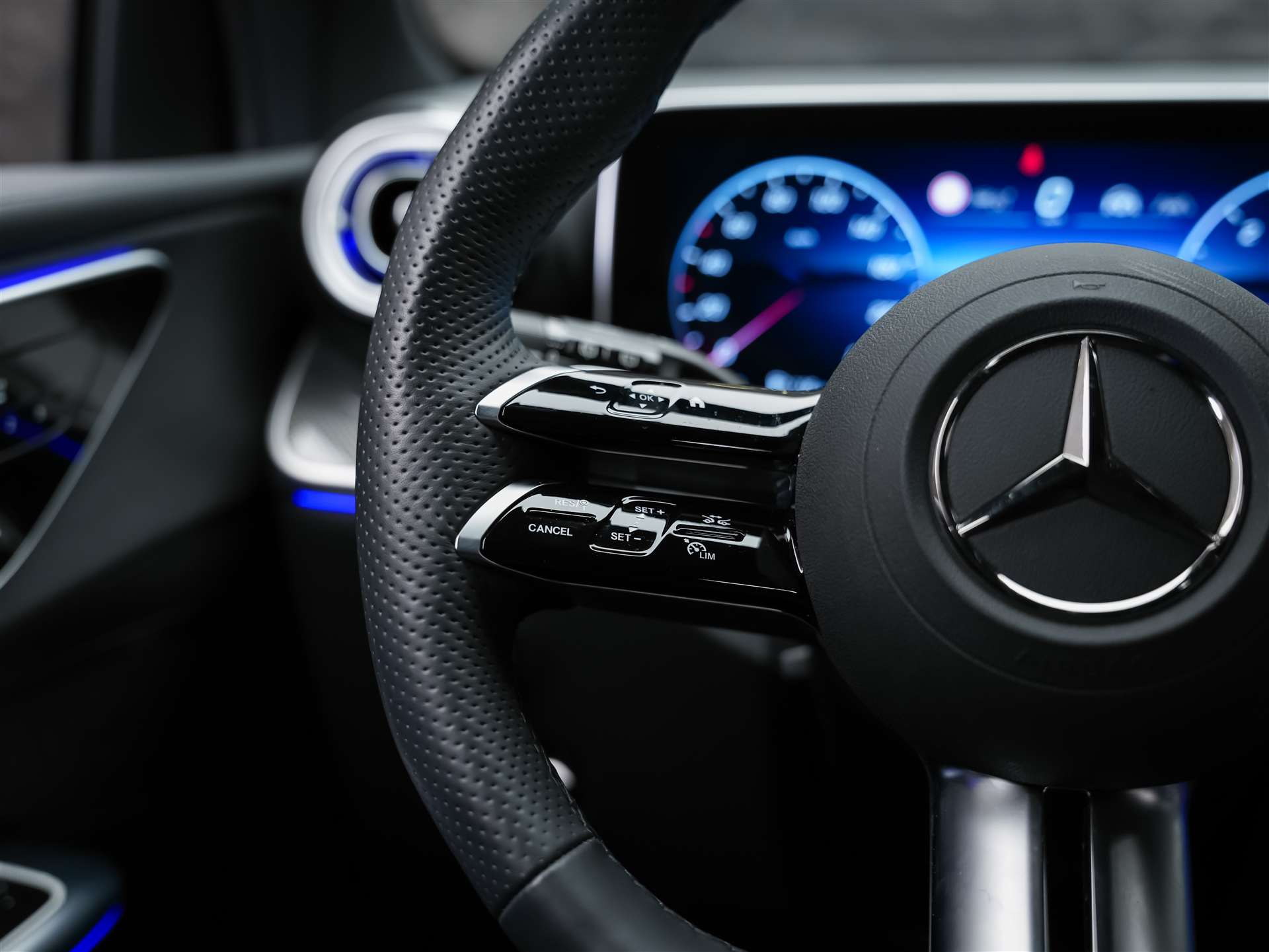 MERCEDES-BENZ GLC 300 d 4Matic AMG Line 9G-Tronic *21" Felgen*Digital Light*AHK*-image-26