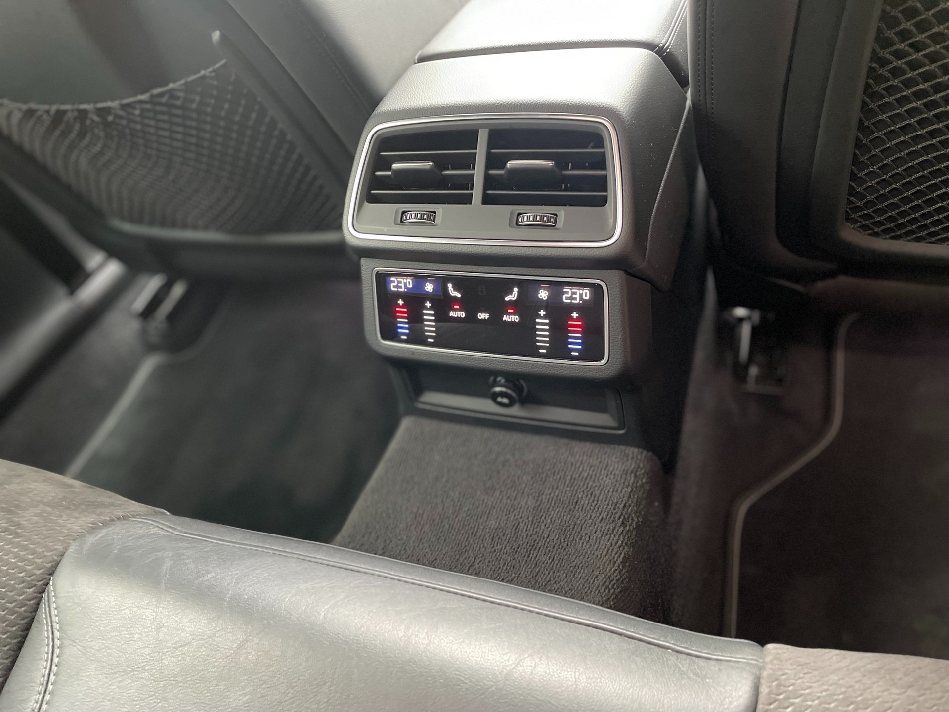 AUDI A6 Avant 55 TFSI Sport quattro S-tronic S-Line-image-11